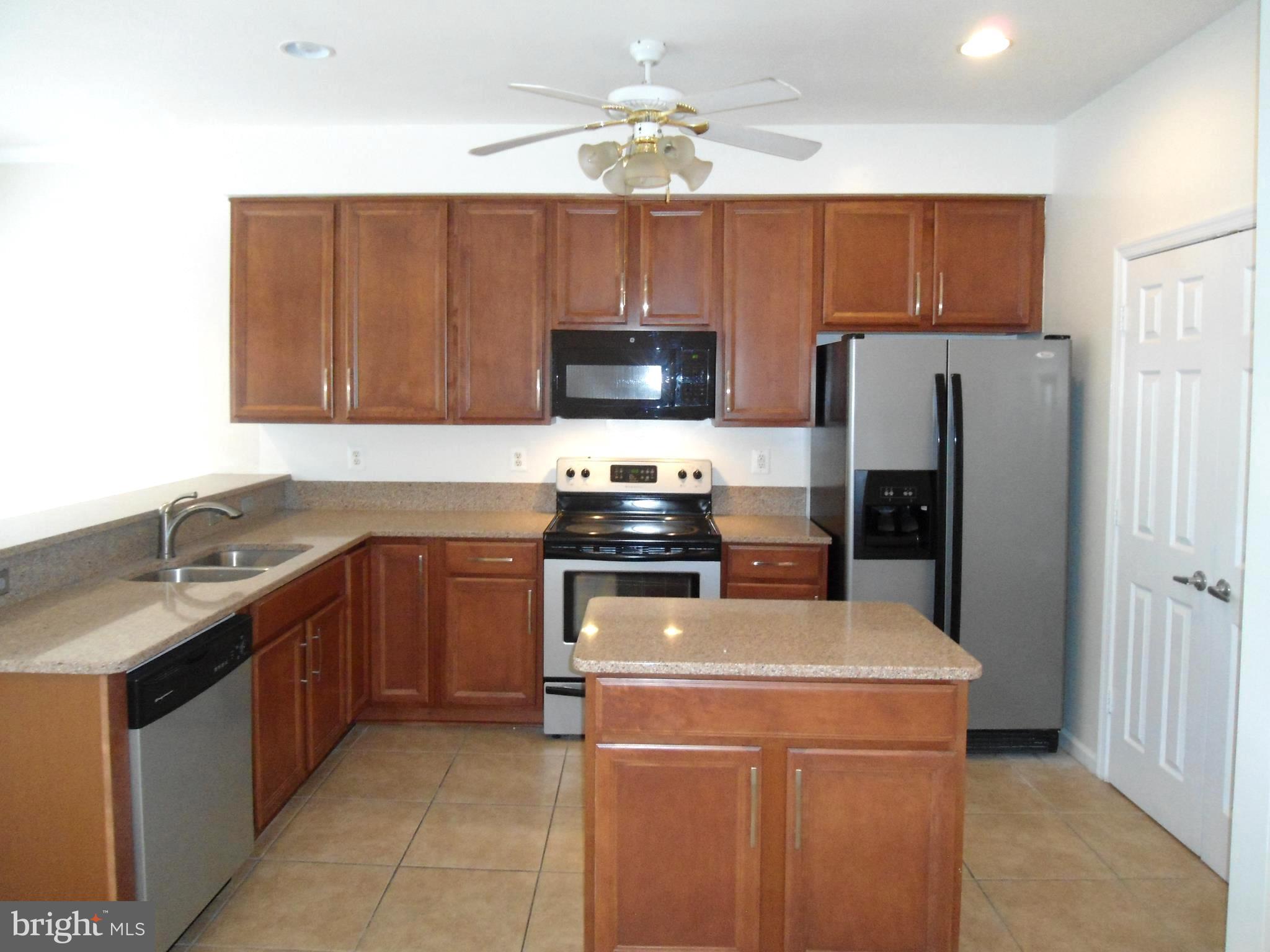 GLEN OAKS CONDOMINIUM - Residential Lease