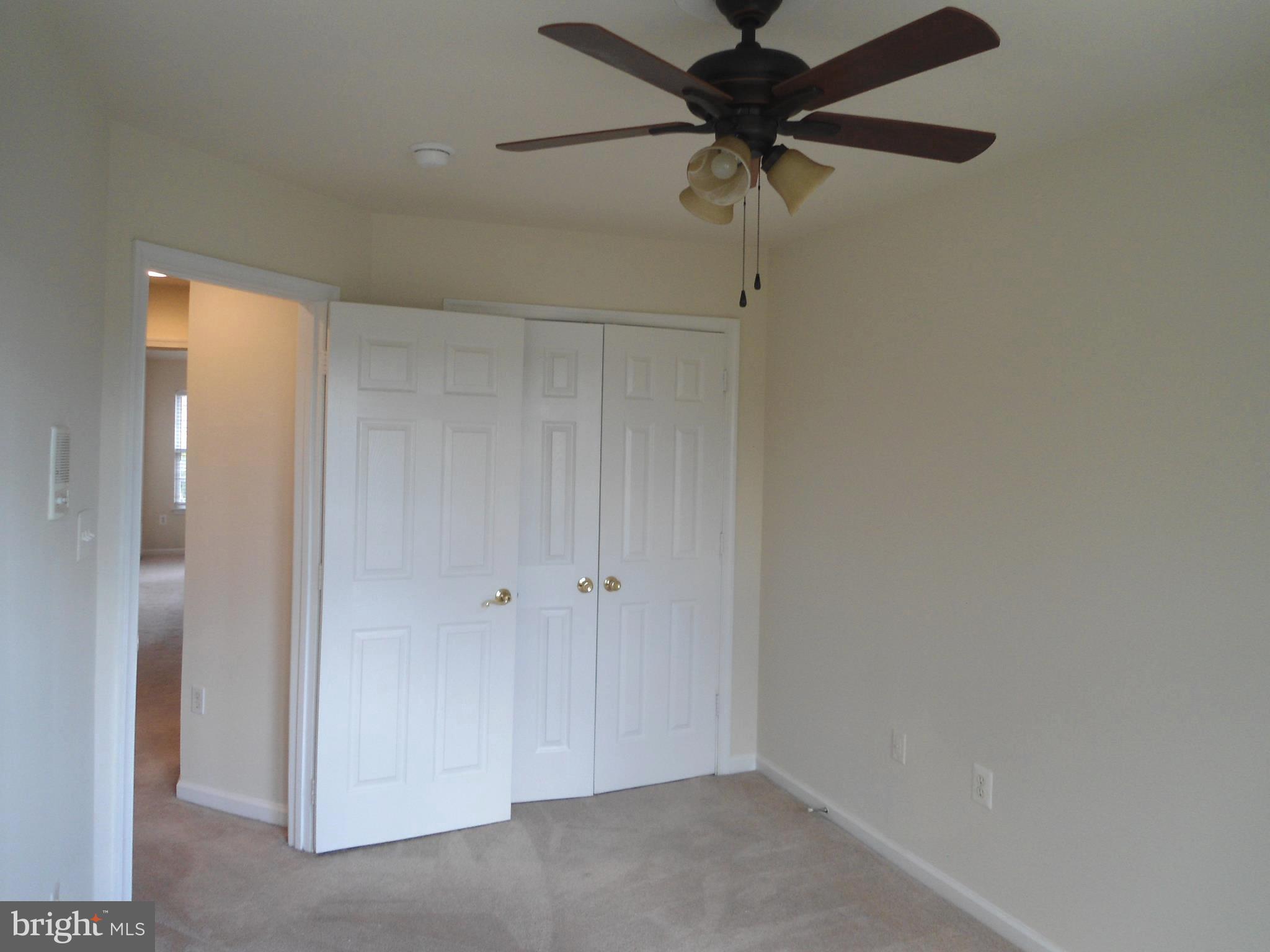 GLEN OAKS CONDOMINIUM - Residential Lease