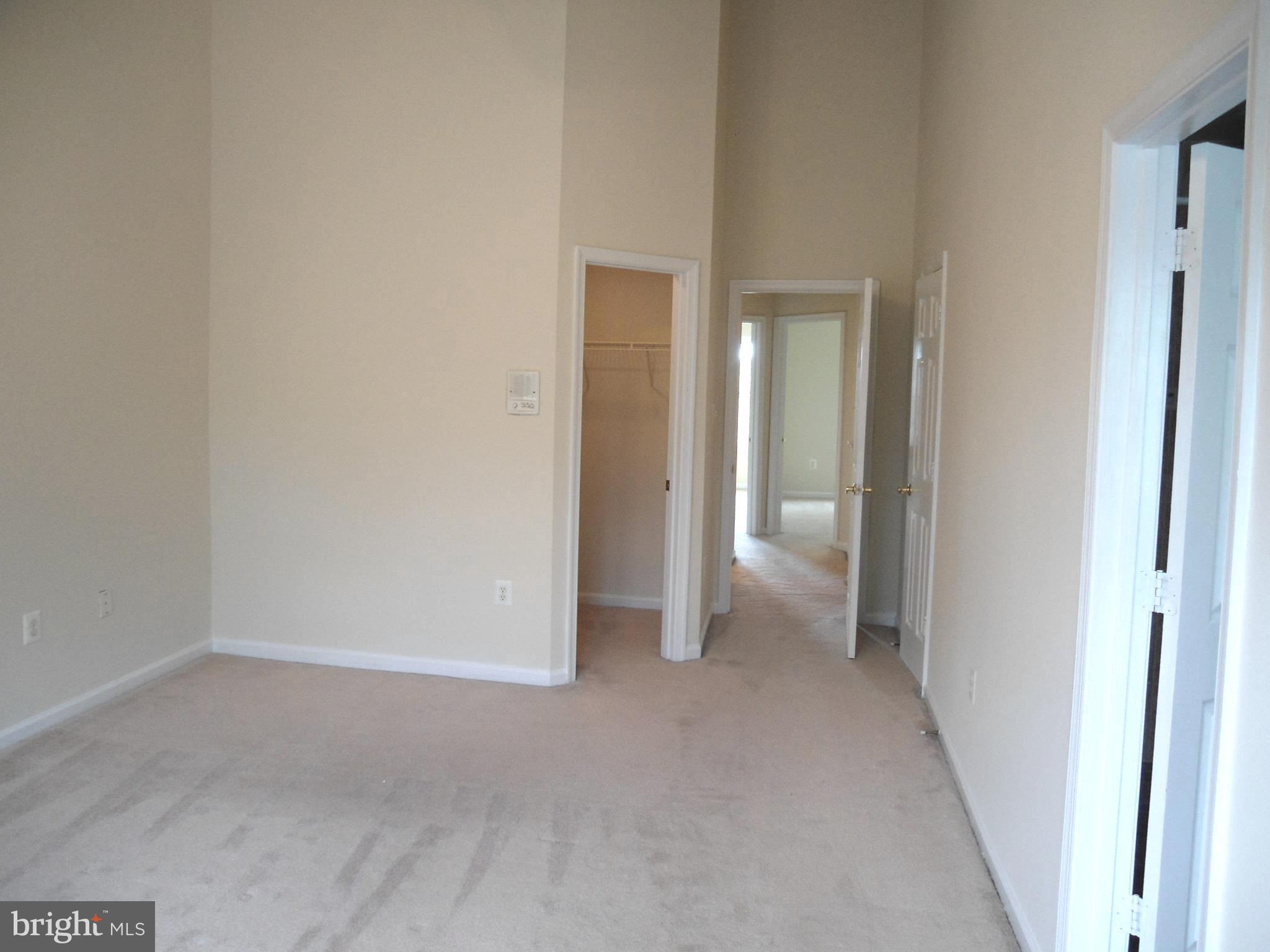 GLEN OAKS CONDOMINIUM - Residential Lease