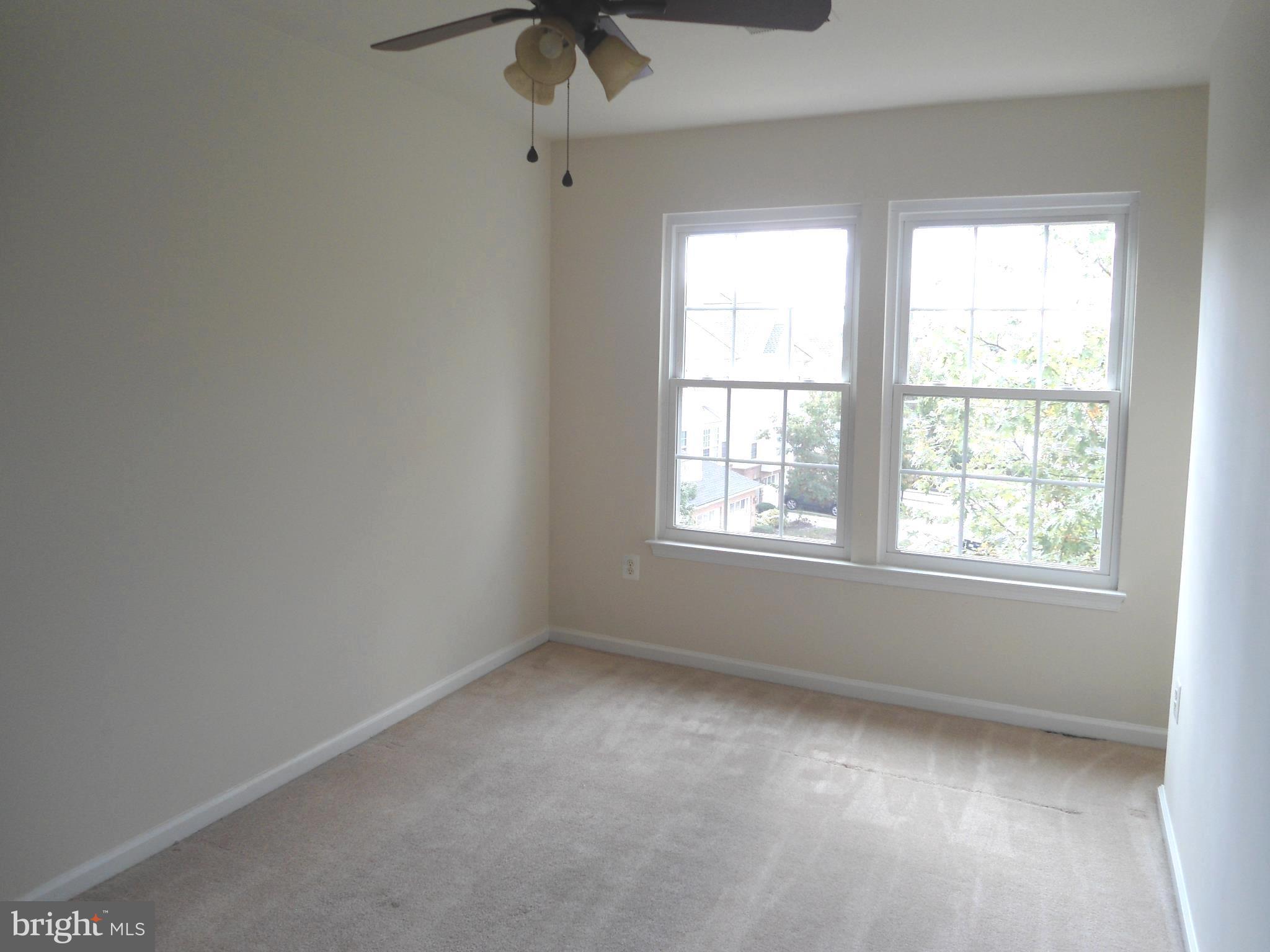 GLEN OAKS CONDOMINIUM - Residential Lease