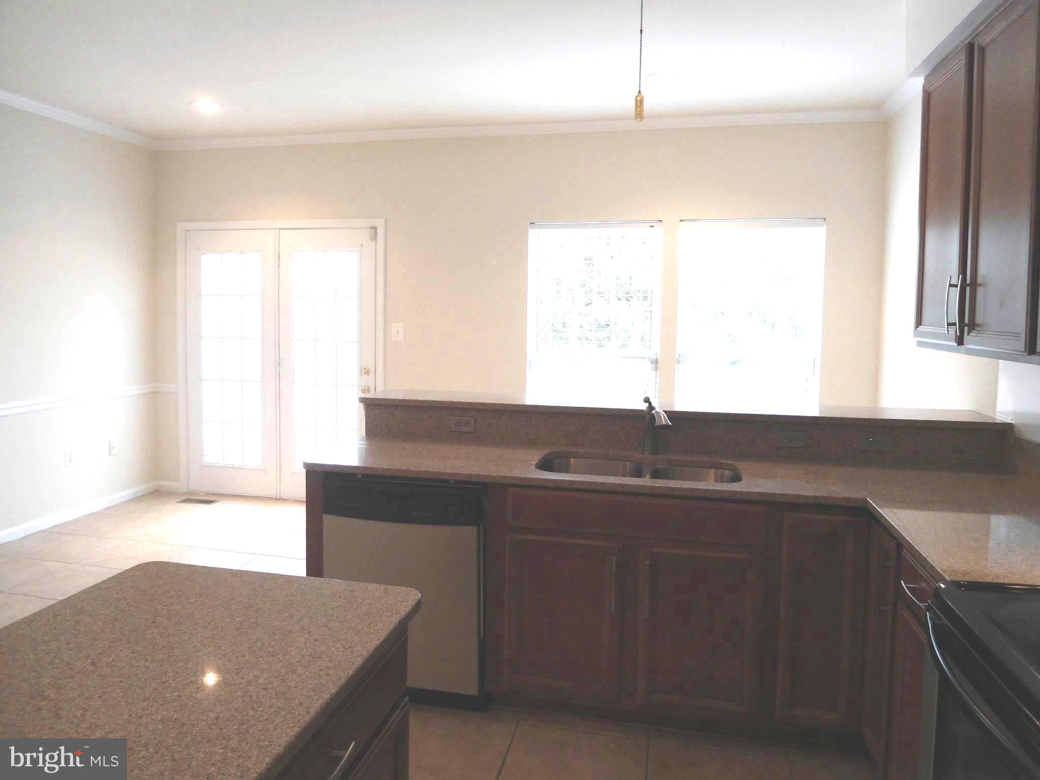 GLEN OAKS CONDOMINIUM - Residential Lease