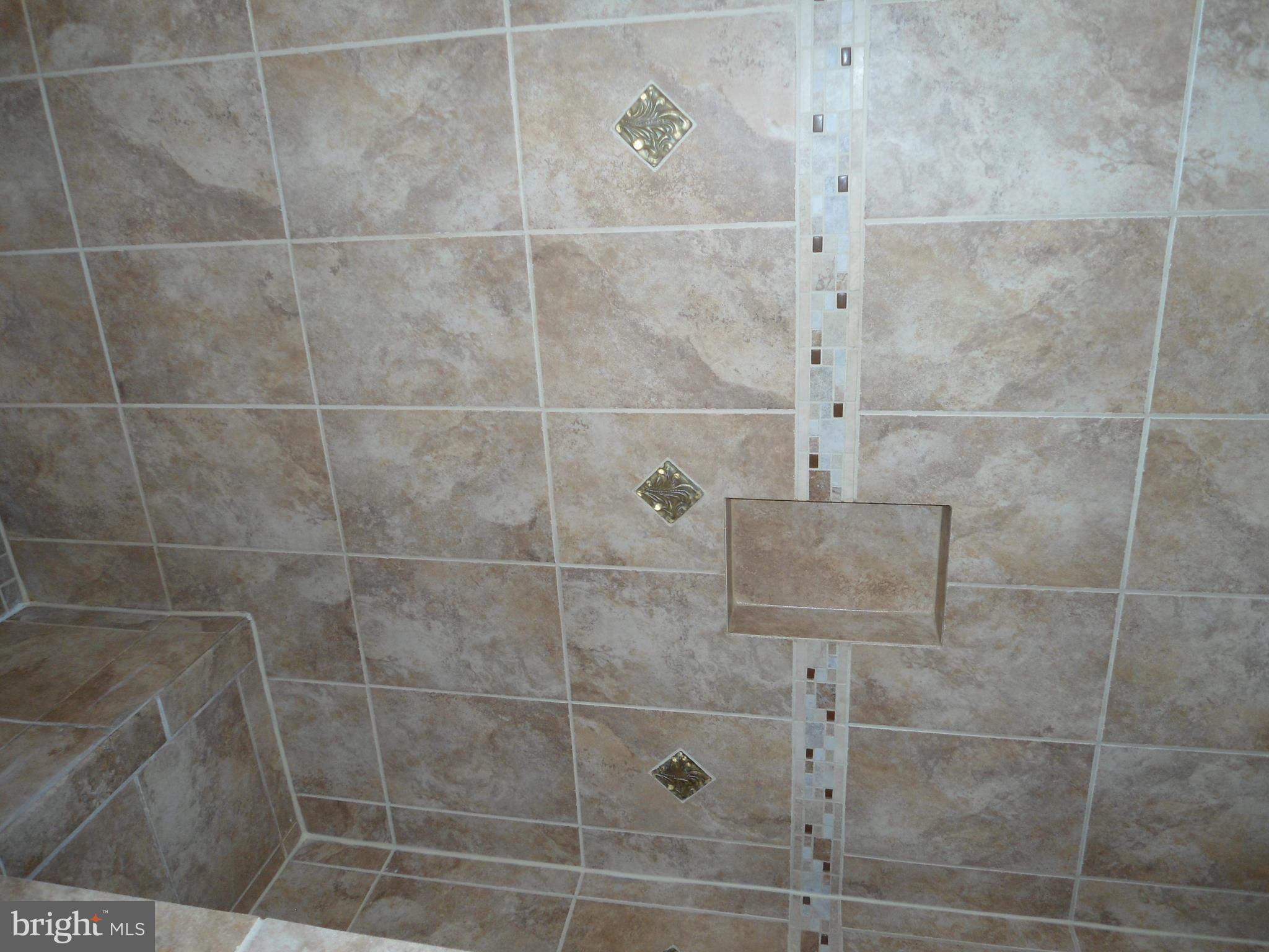 GLEN OAKS CONDOMINIUM - Residential Lease