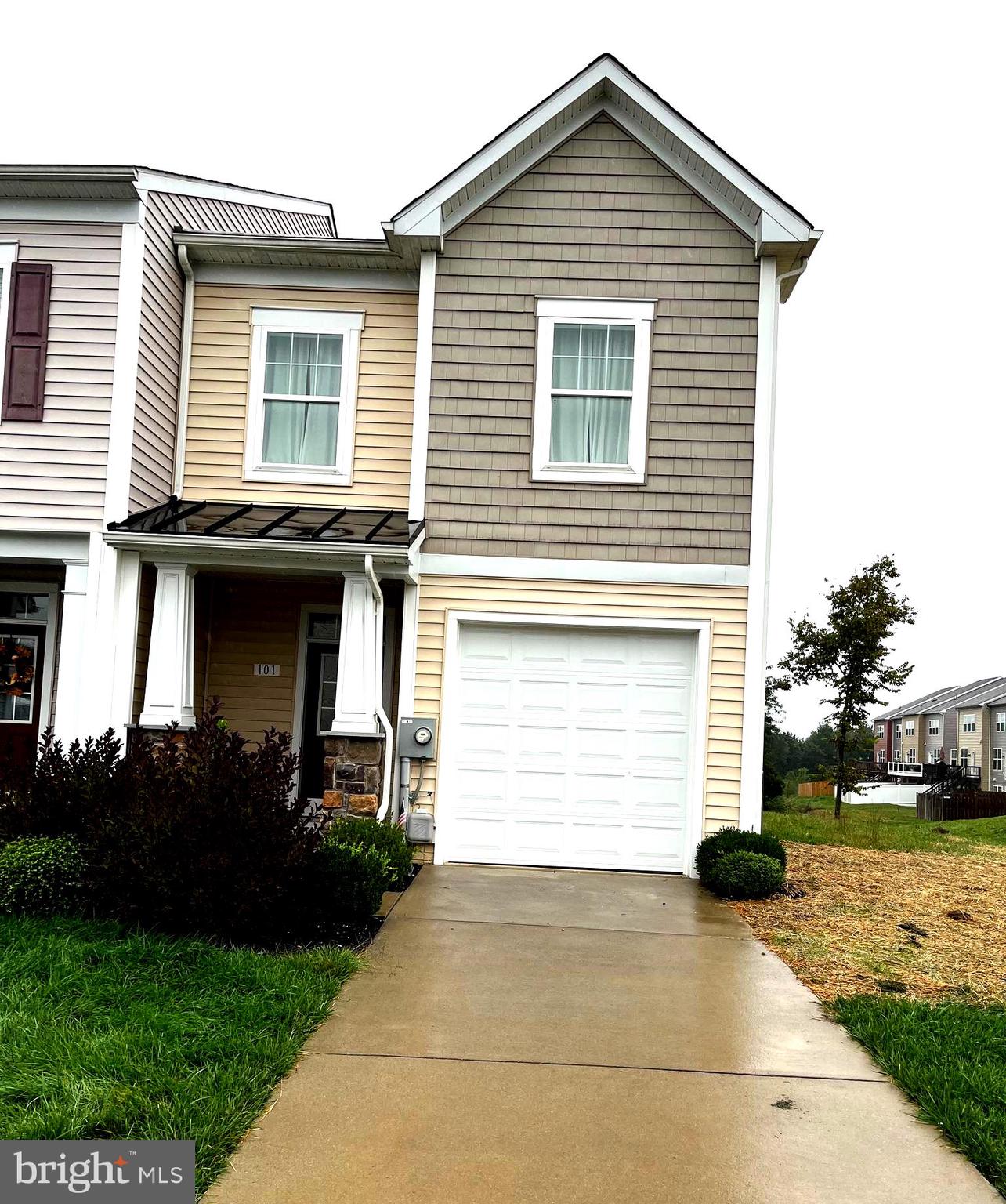 MCCAULEY CROSSING - Residential Lease