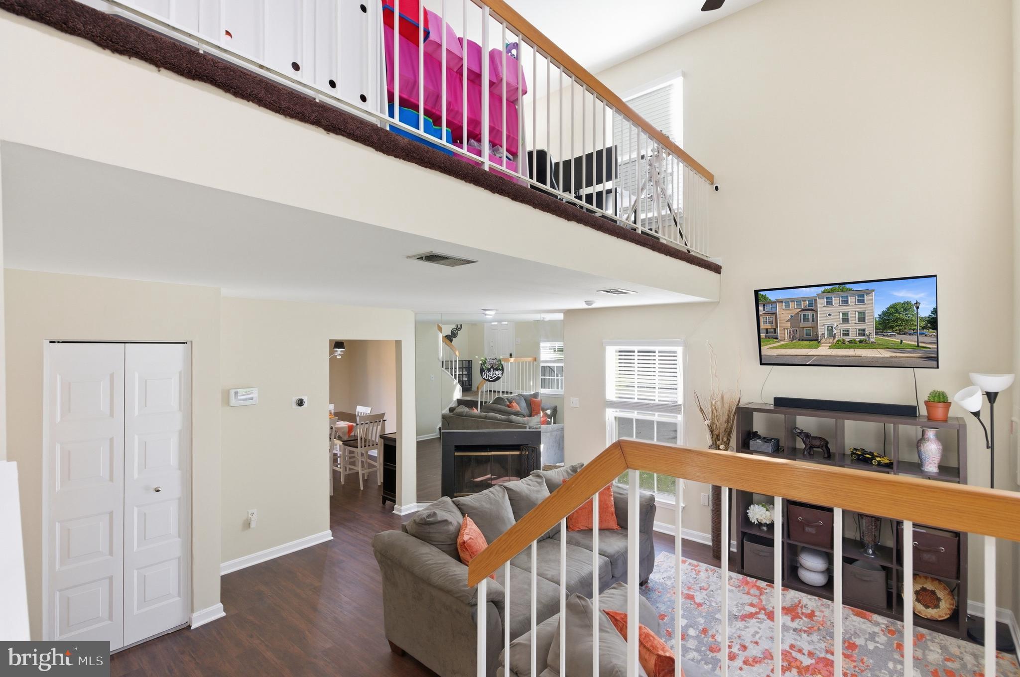 14858 LONDON LANE