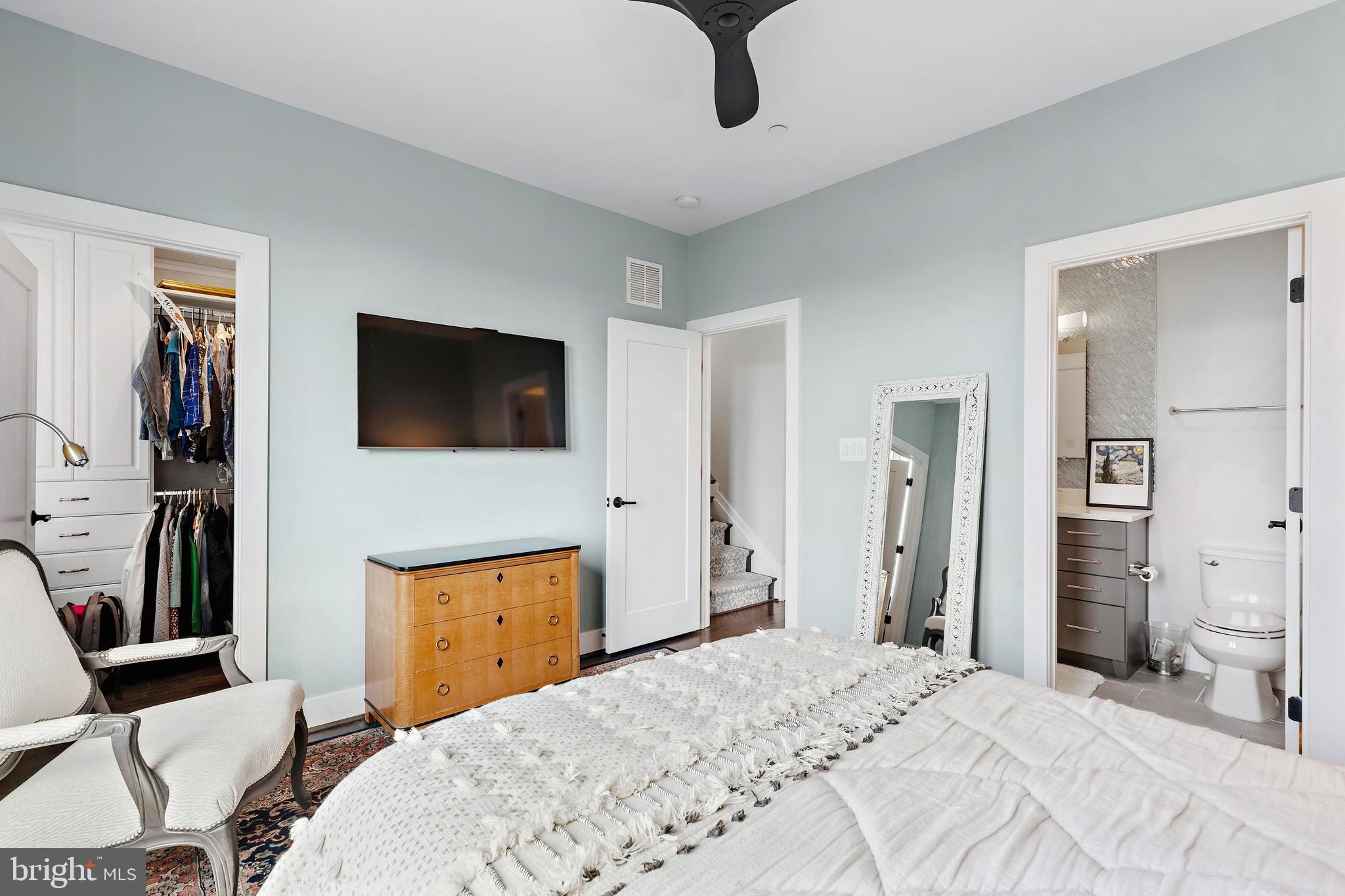 LOCUST POINT - Residential