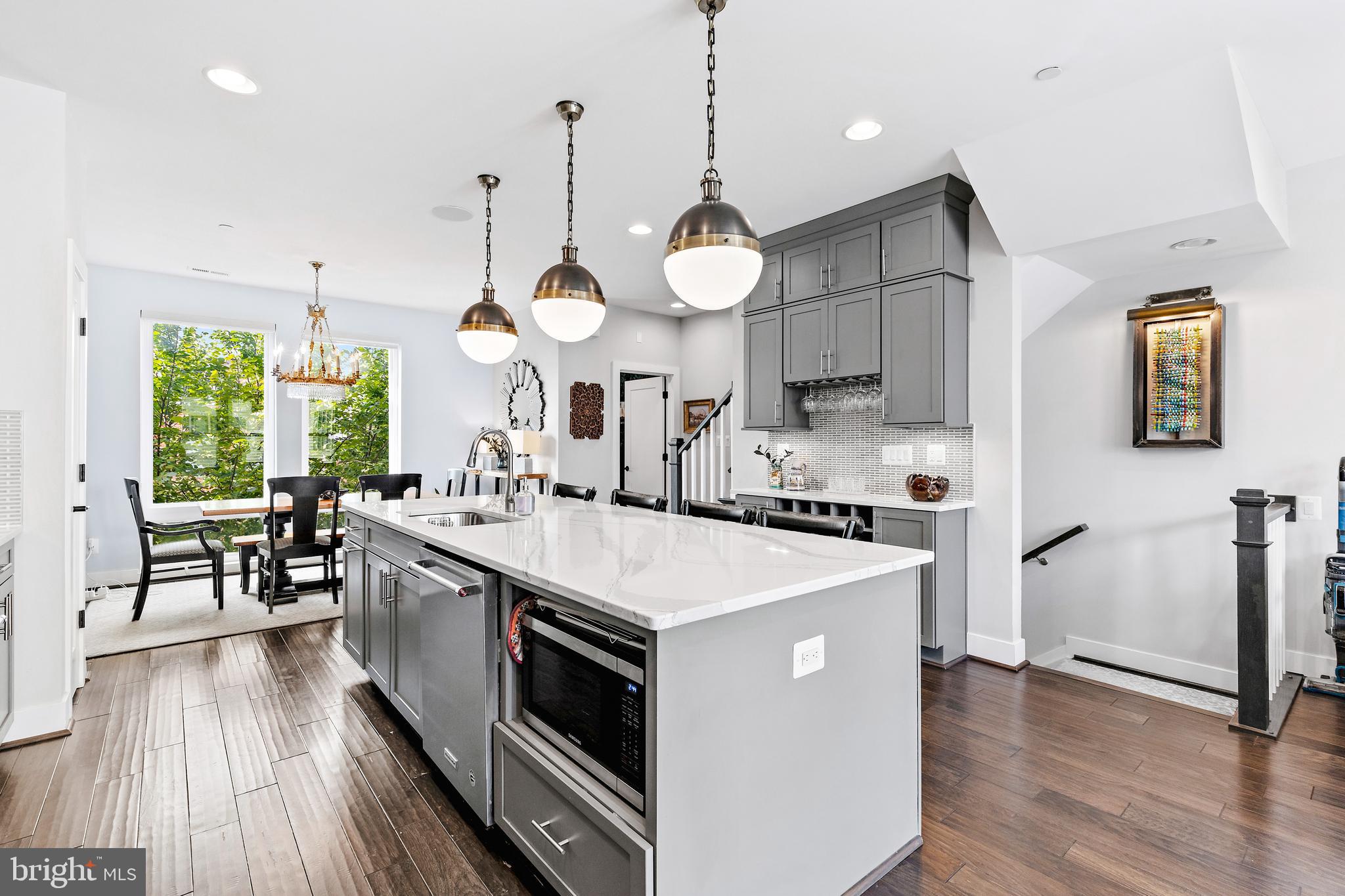 LOCUST POINT - Residential