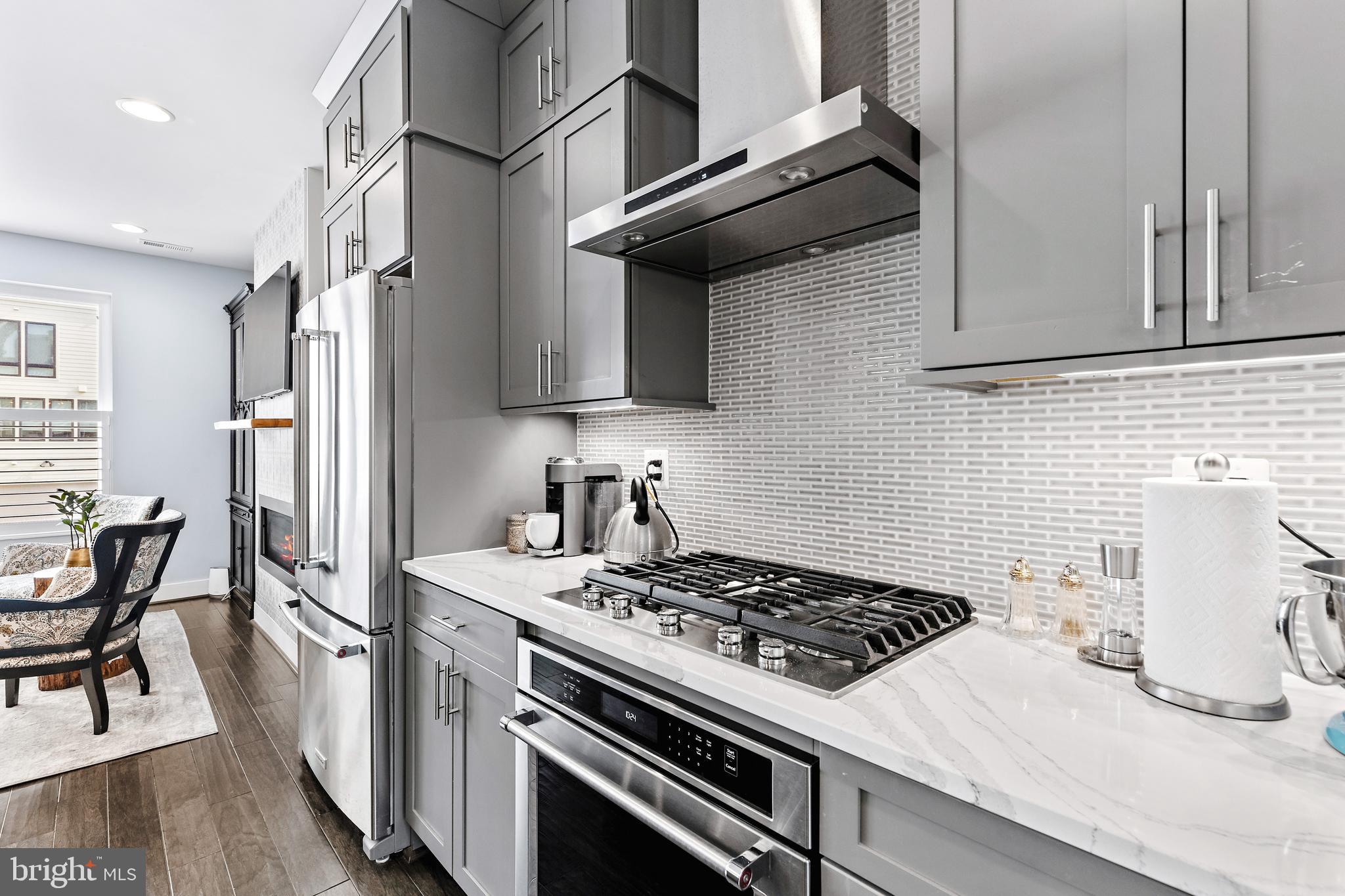 LOCUST POINT - Residential