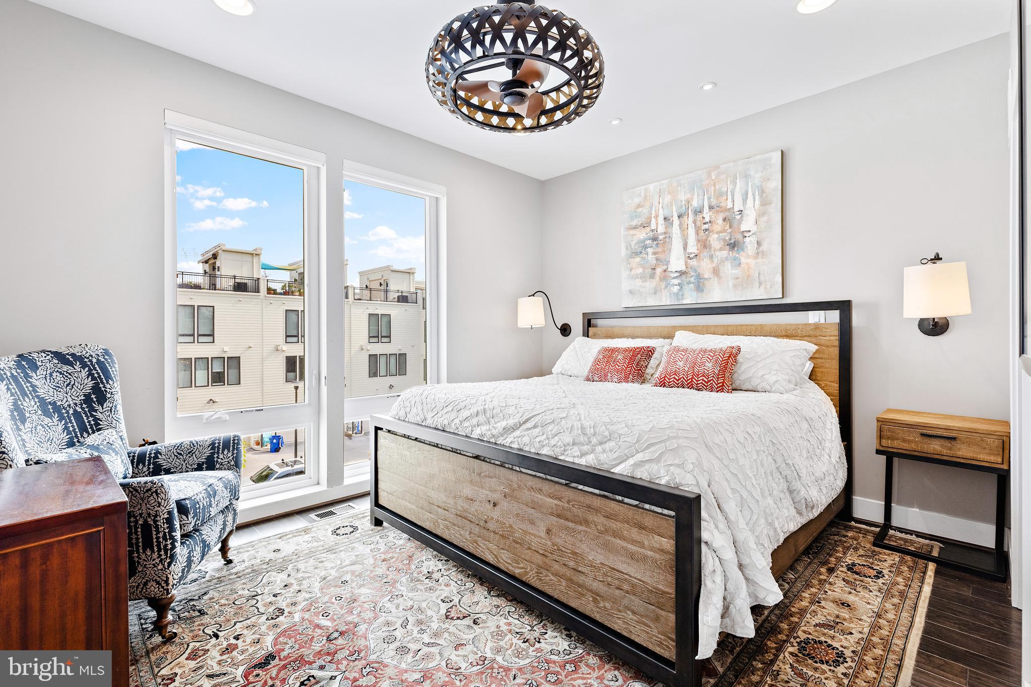 LOCUST POINT - Residential