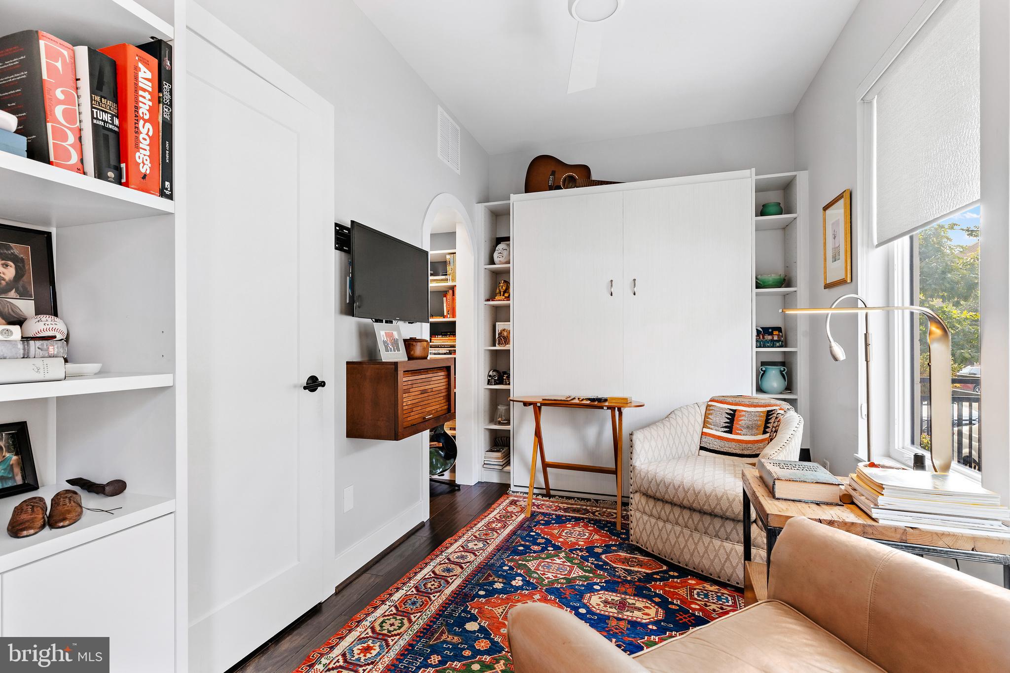 LOCUST POINT - Residential