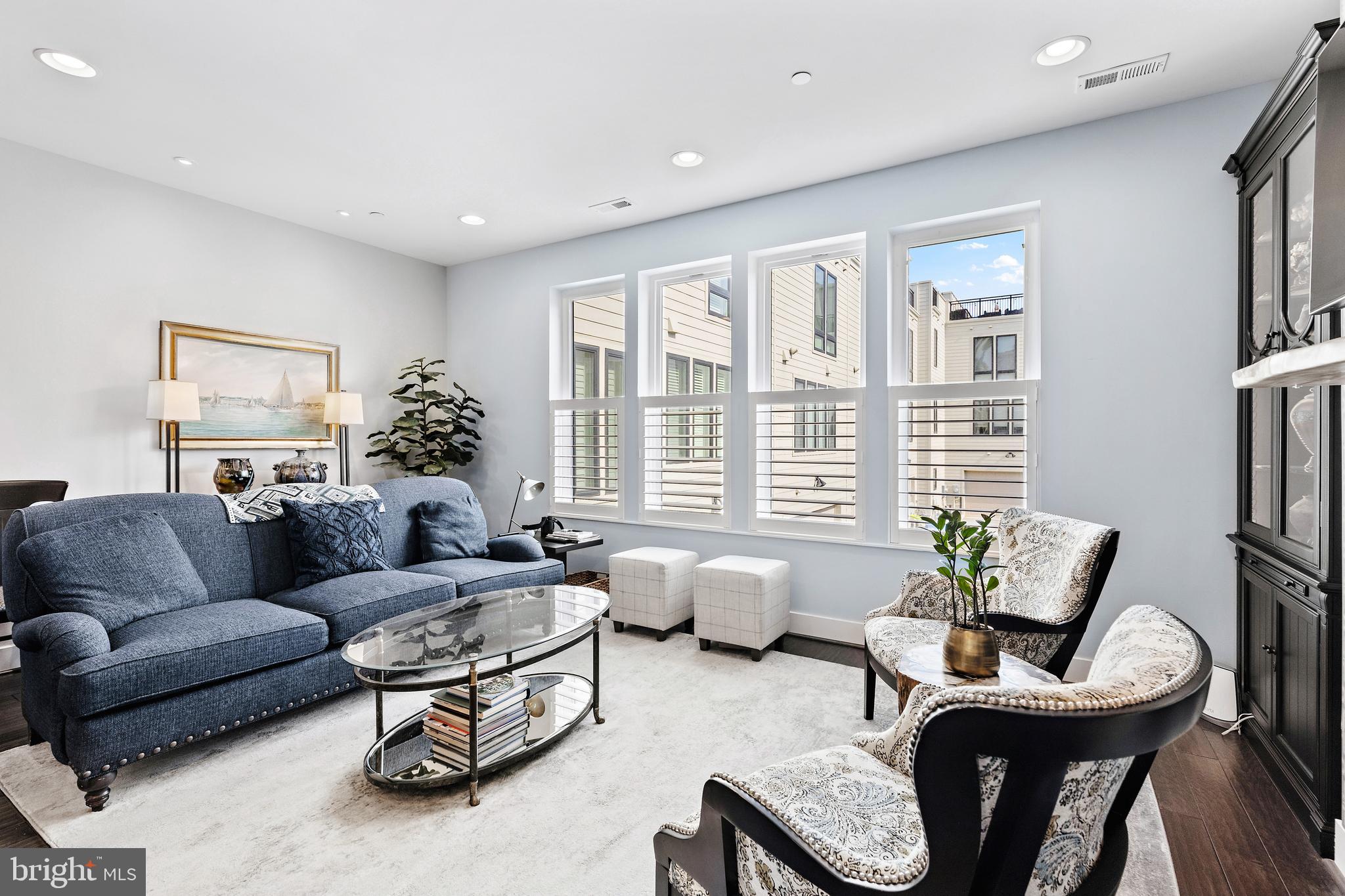 LOCUST POINT - Residential