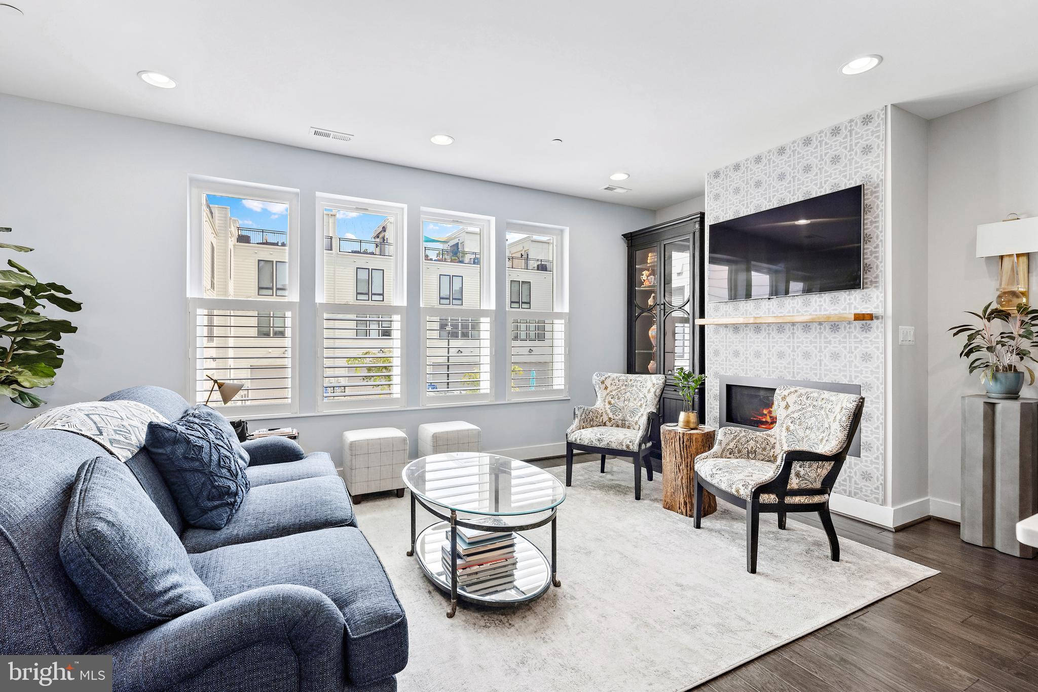 LOCUST POINT - Residential