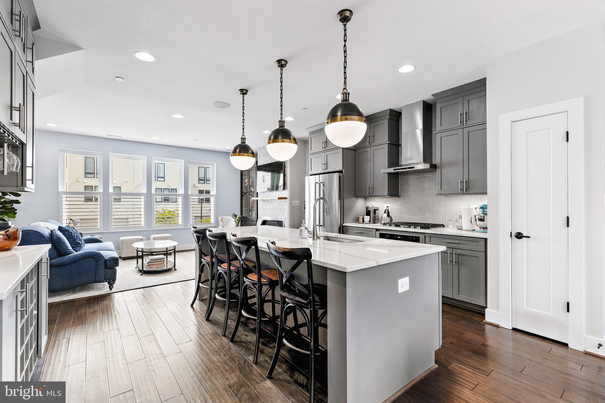 LOCUST POINT - Residential