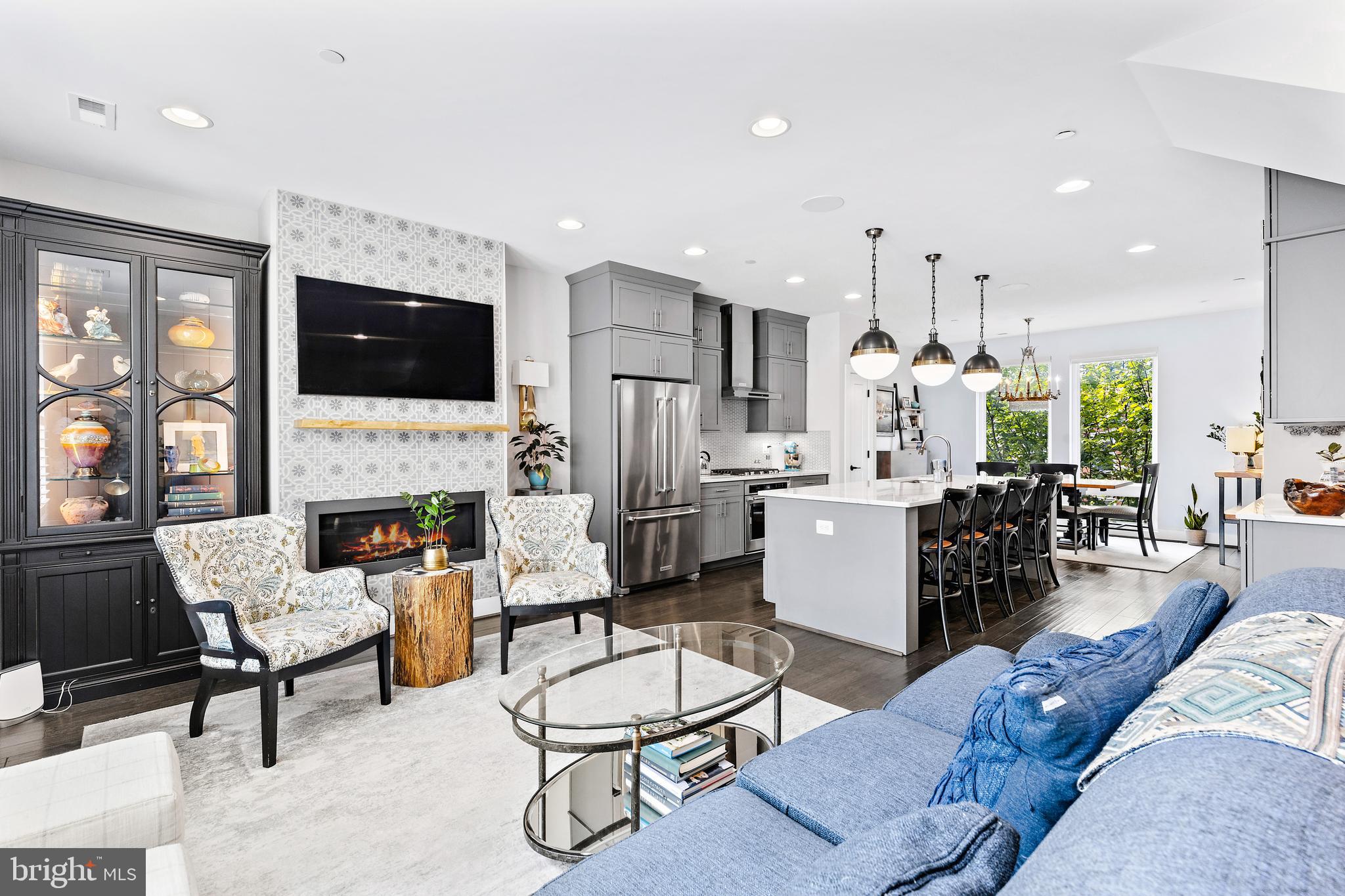 LOCUST POINT - Residential