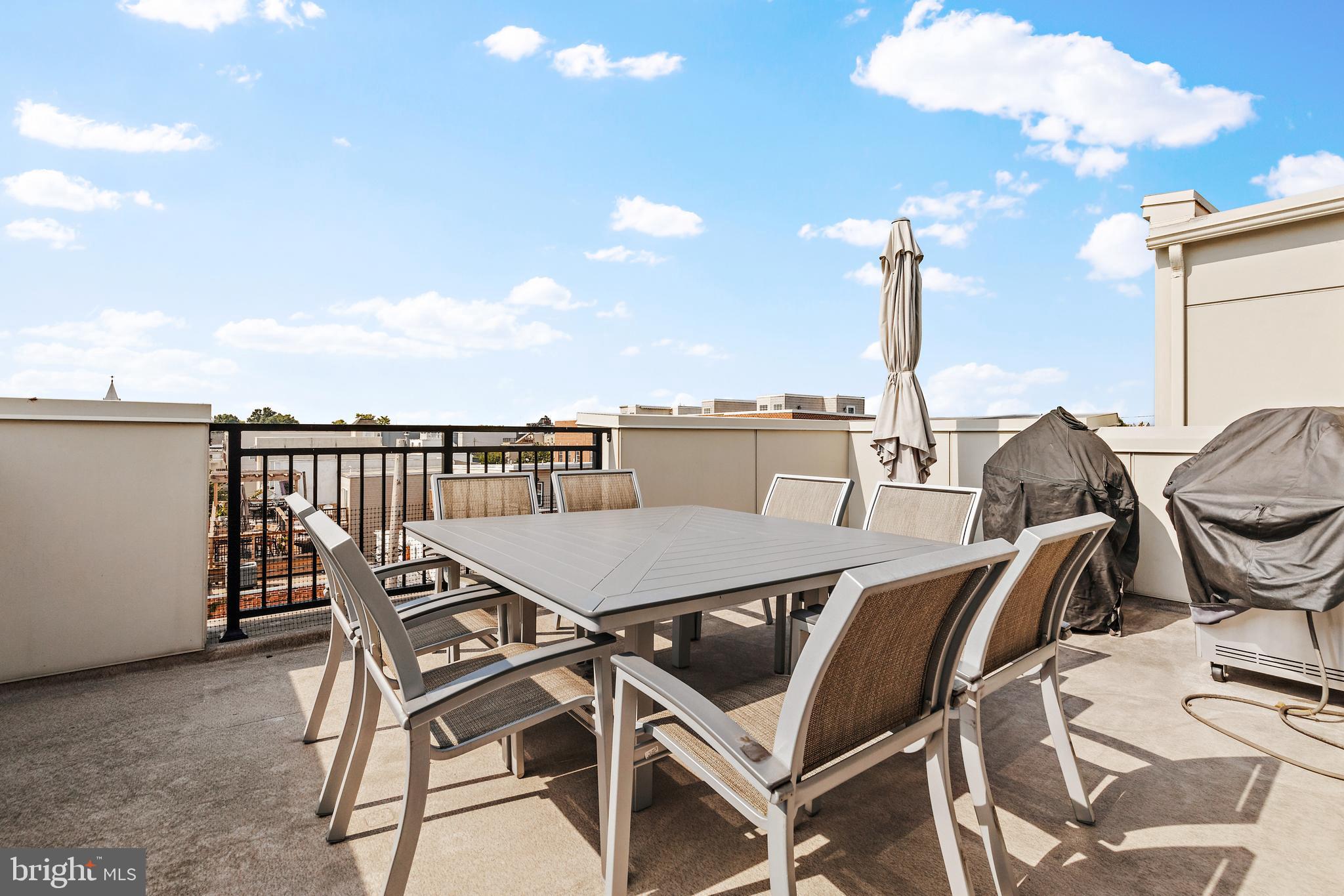 LOCUST POINT - Residential