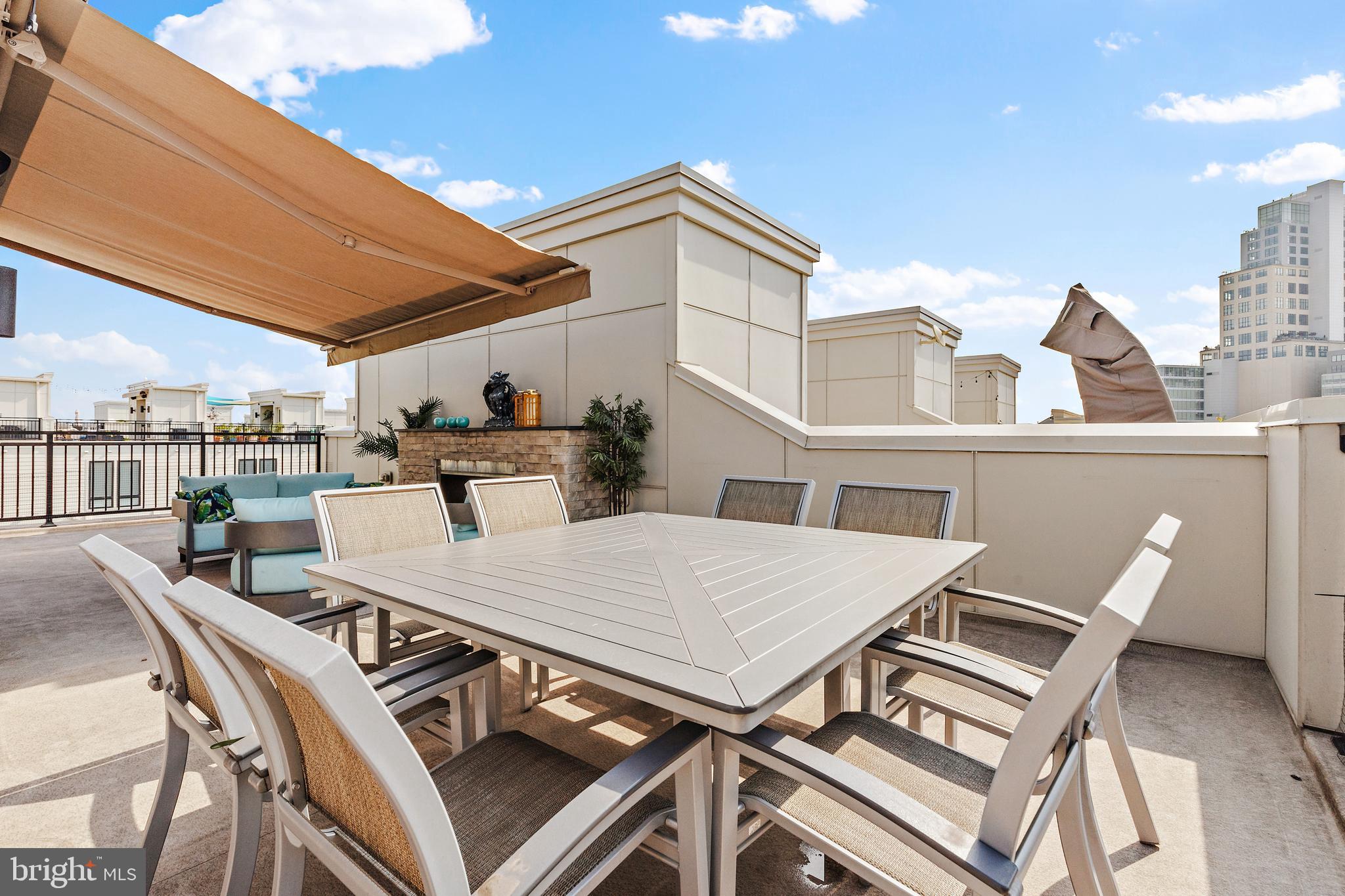 LOCUST POINT - Residential