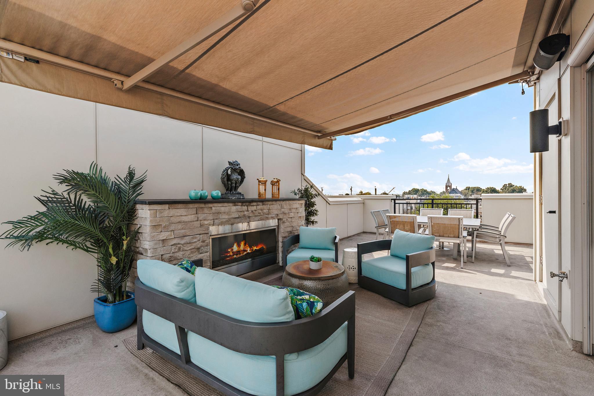 LOCUST POINT - Residential