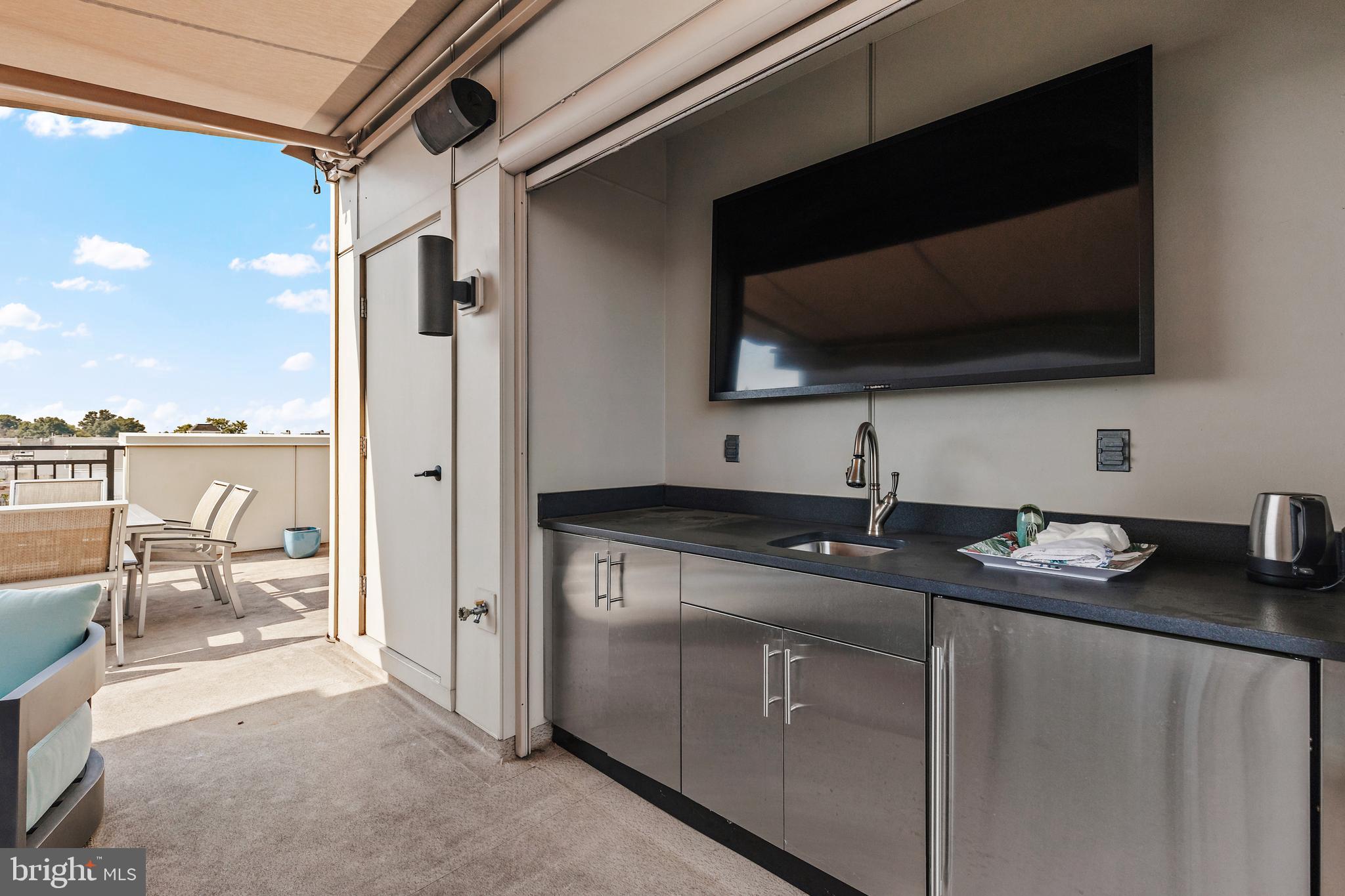 LOCUST POINT - Residential