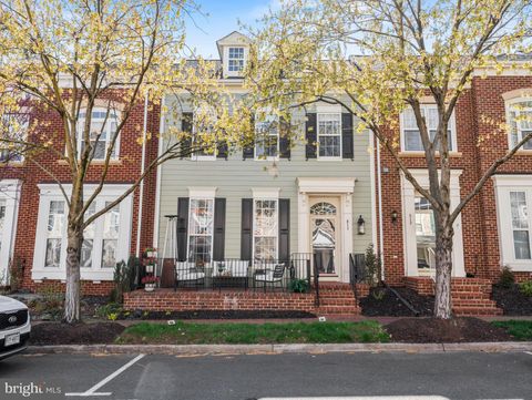 811 MONUMENT AVENUE WOODBRIDGE VA 22191