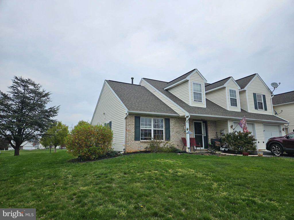 Photo of 310 Farmview Lane, MOUNT JOY, PA 17552 (MLS # PALA2068468)