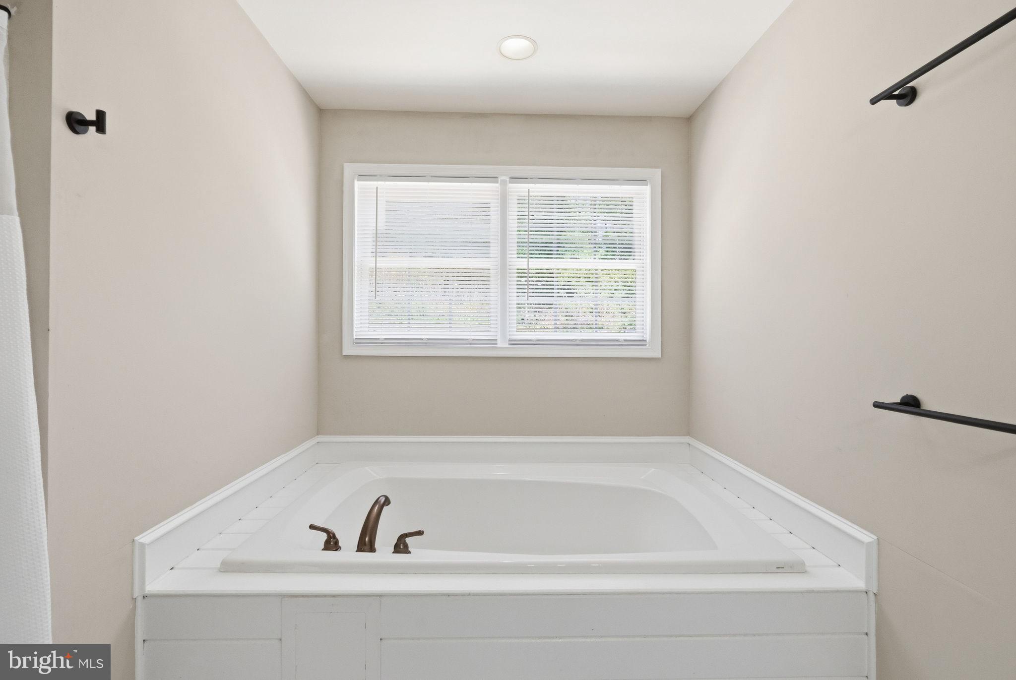 WINDING BROOK ESTS - Residential
