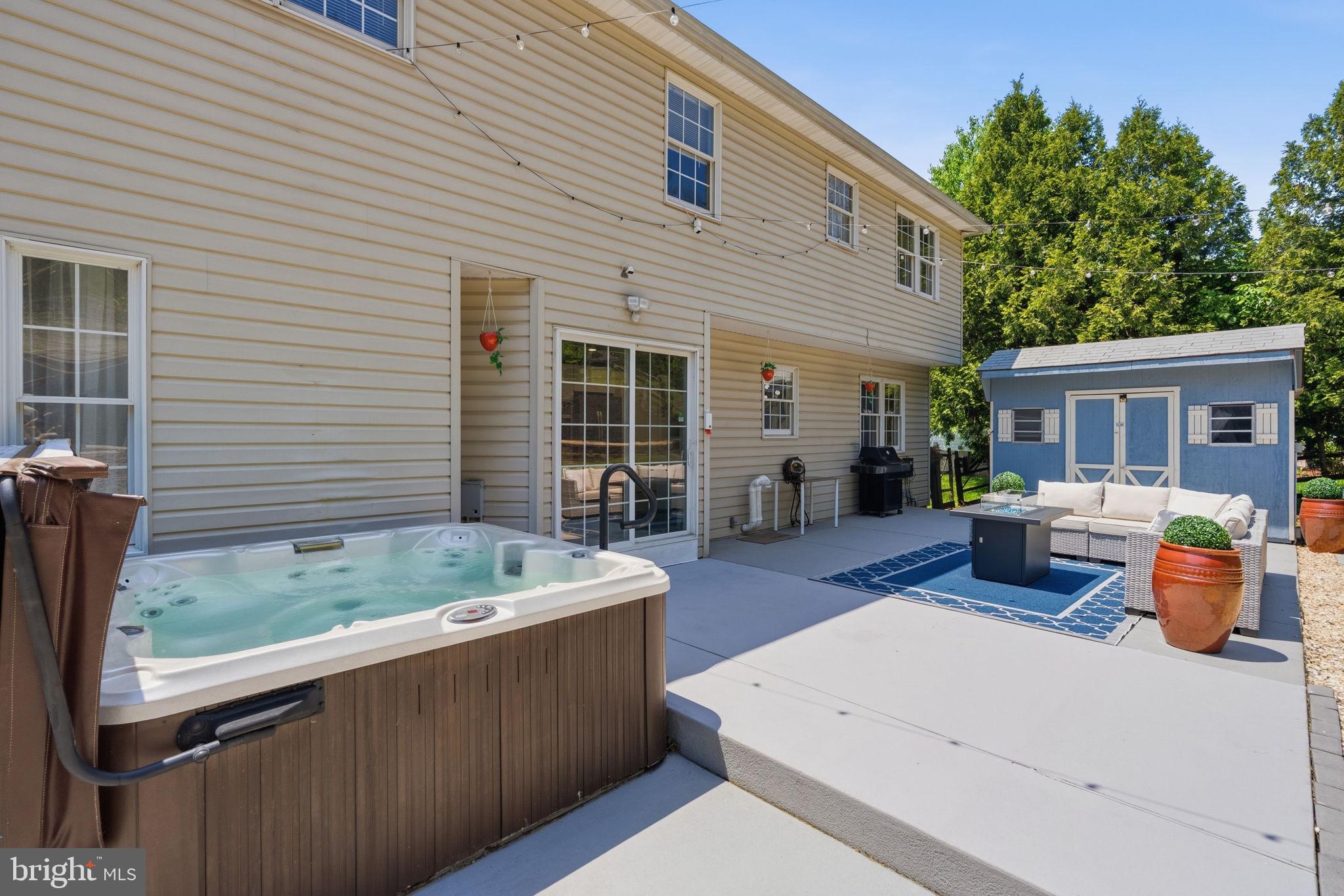 WINDING BROOK ESTS - Residential