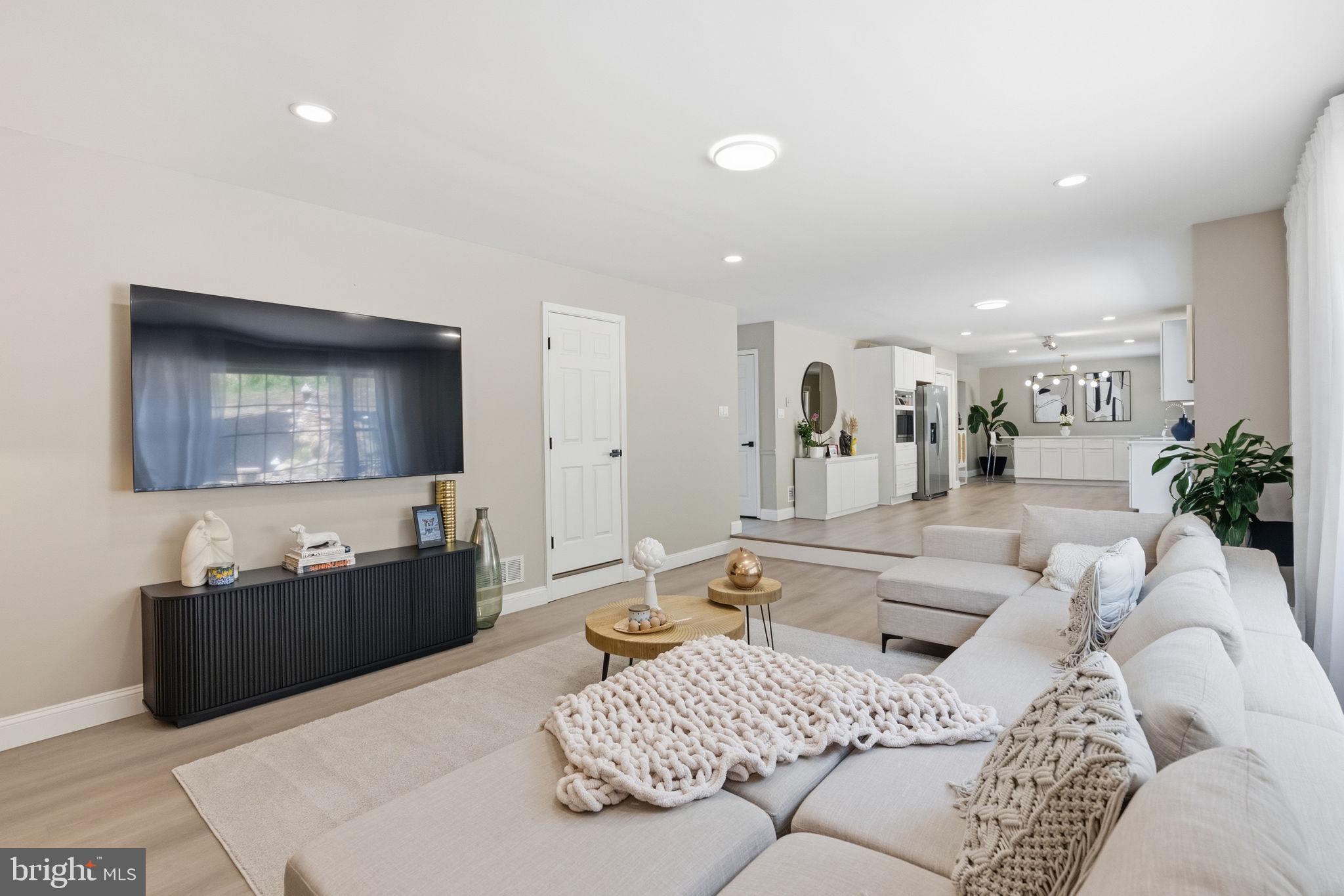 WINDING BROOK ESTS - Residential