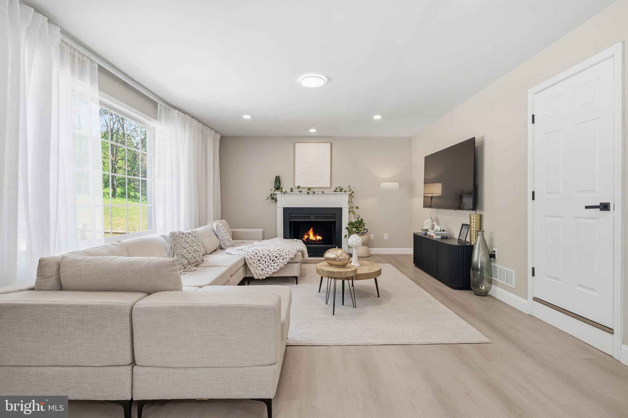 WINDING BROOK ESTS - Residential