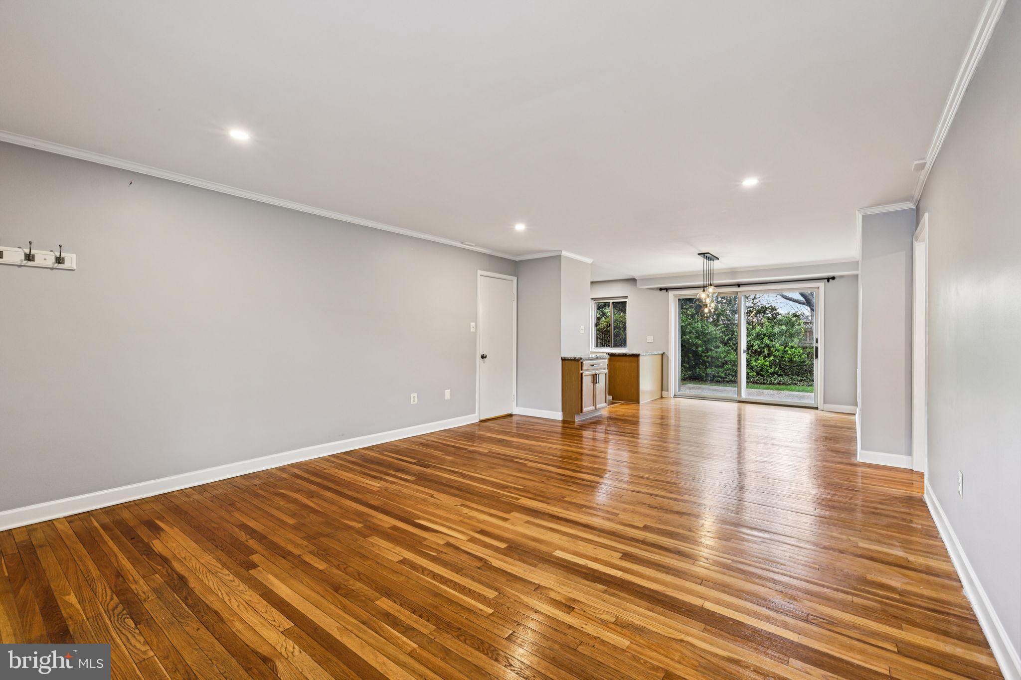 SUMNER COURT - Residential