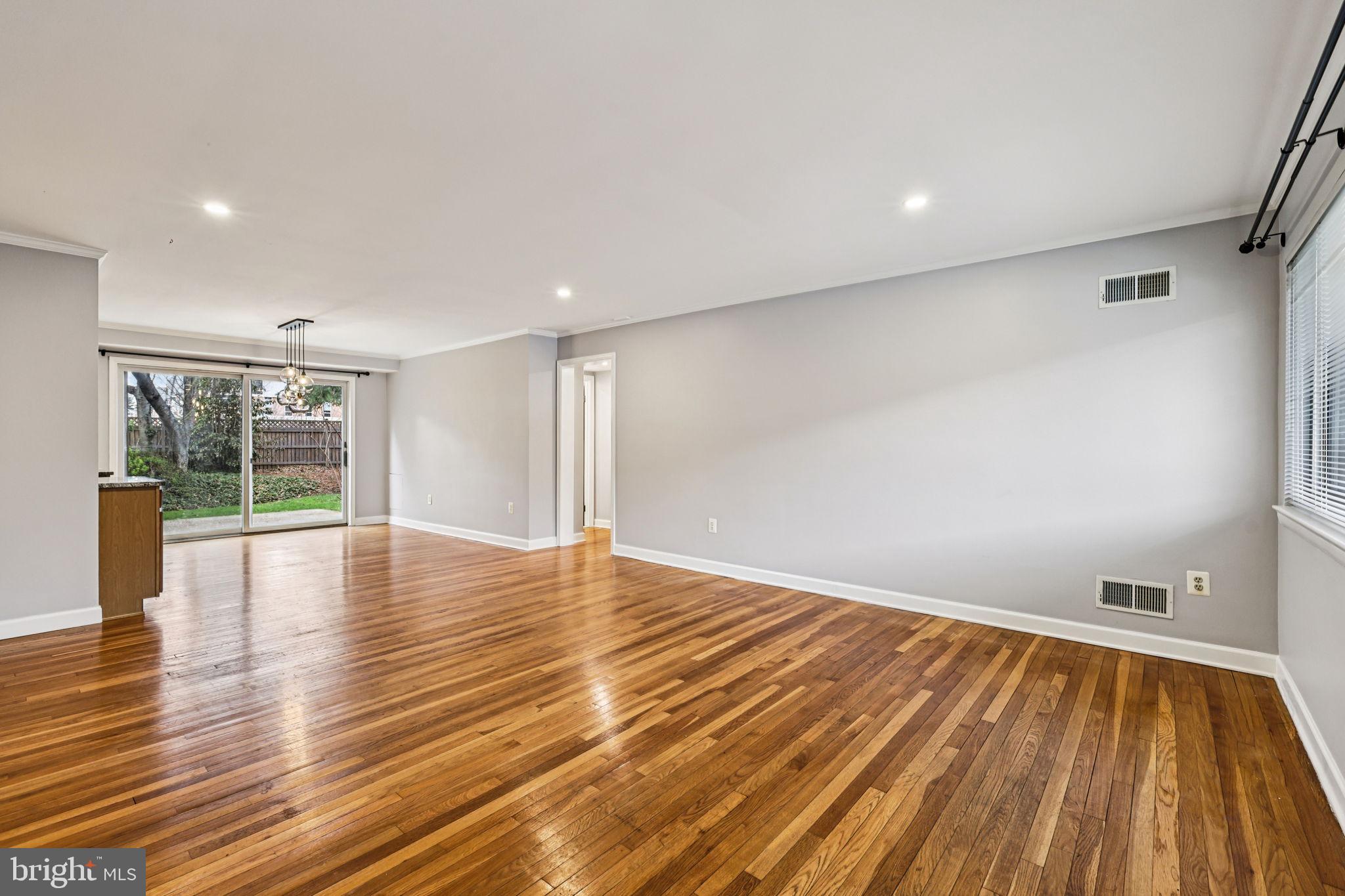 SUMNER COURT - Residential