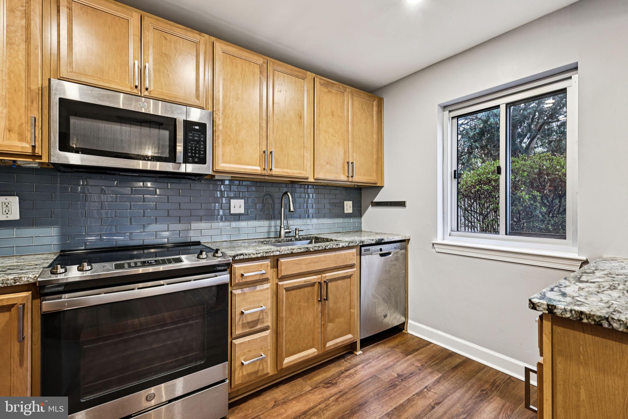 SUMNER COURT - Residential