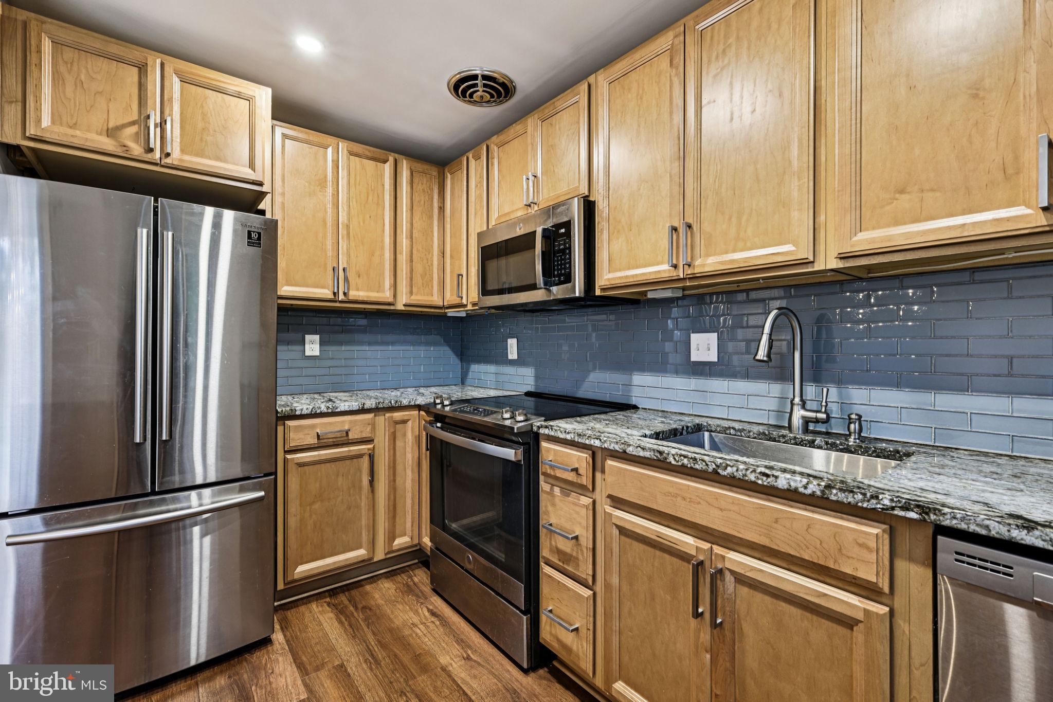 SUMNER COURT - Residential