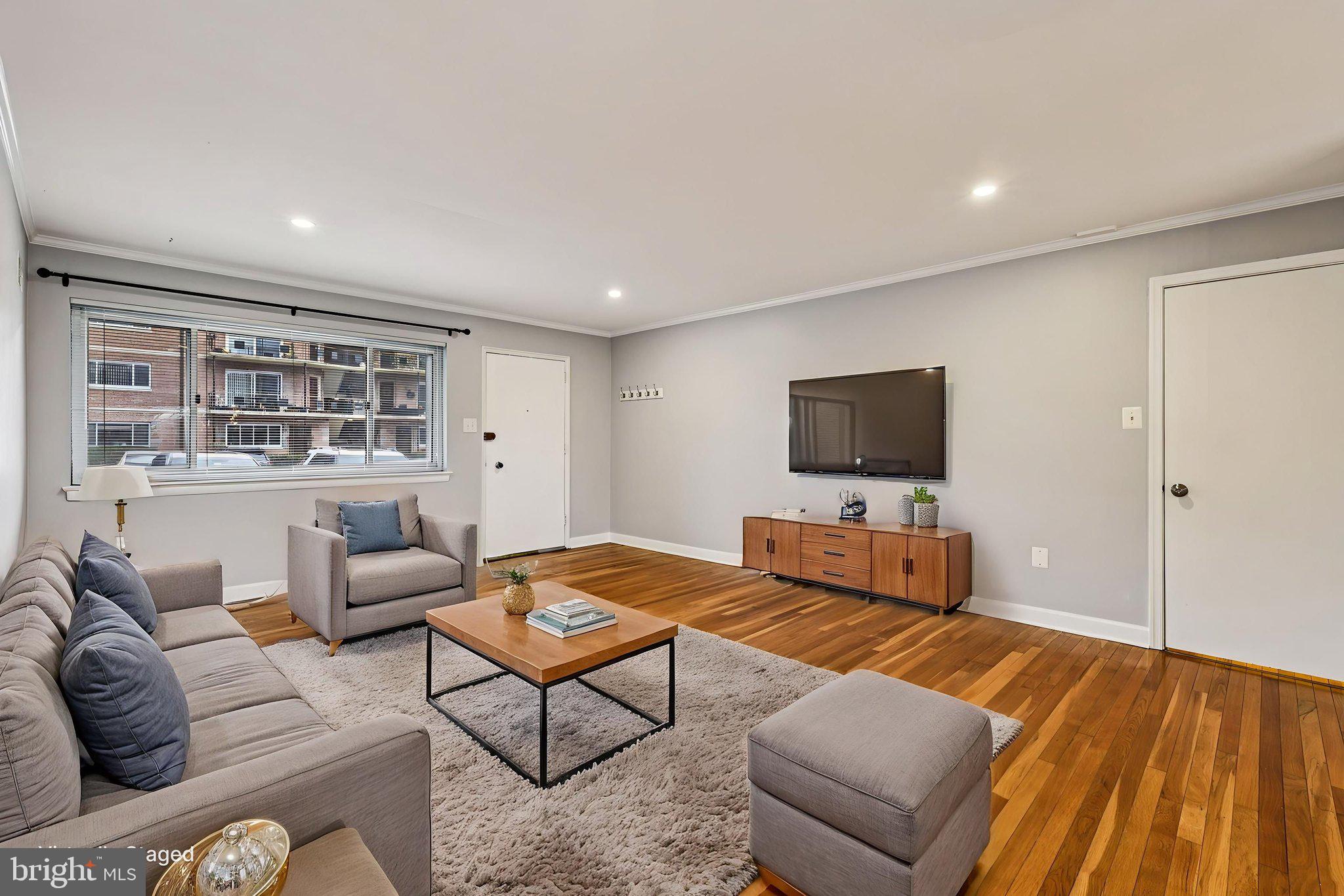 SUMNER COURT - Residential