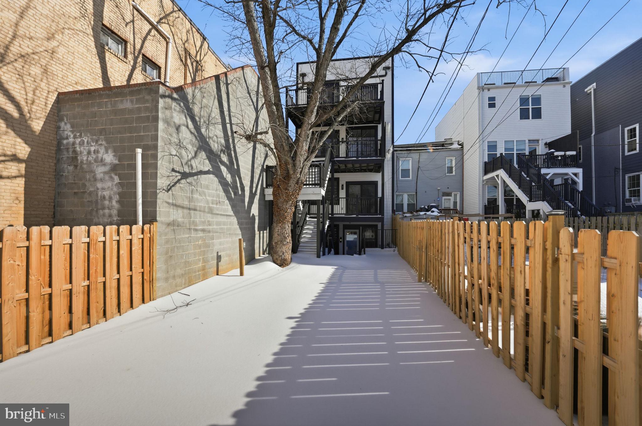 3916 8TH STREET NW B