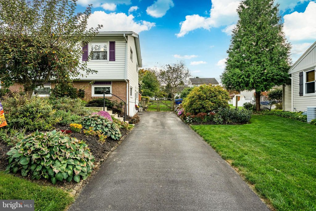 Photo of 112 Elk Lane, WILLOW STREET, PA 17584 (MLS # PALA2077710)