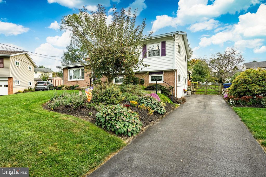 Photo of 112 Elk Lane, WILLOW STREET, PA 17584 (MLS # PALA2077710)