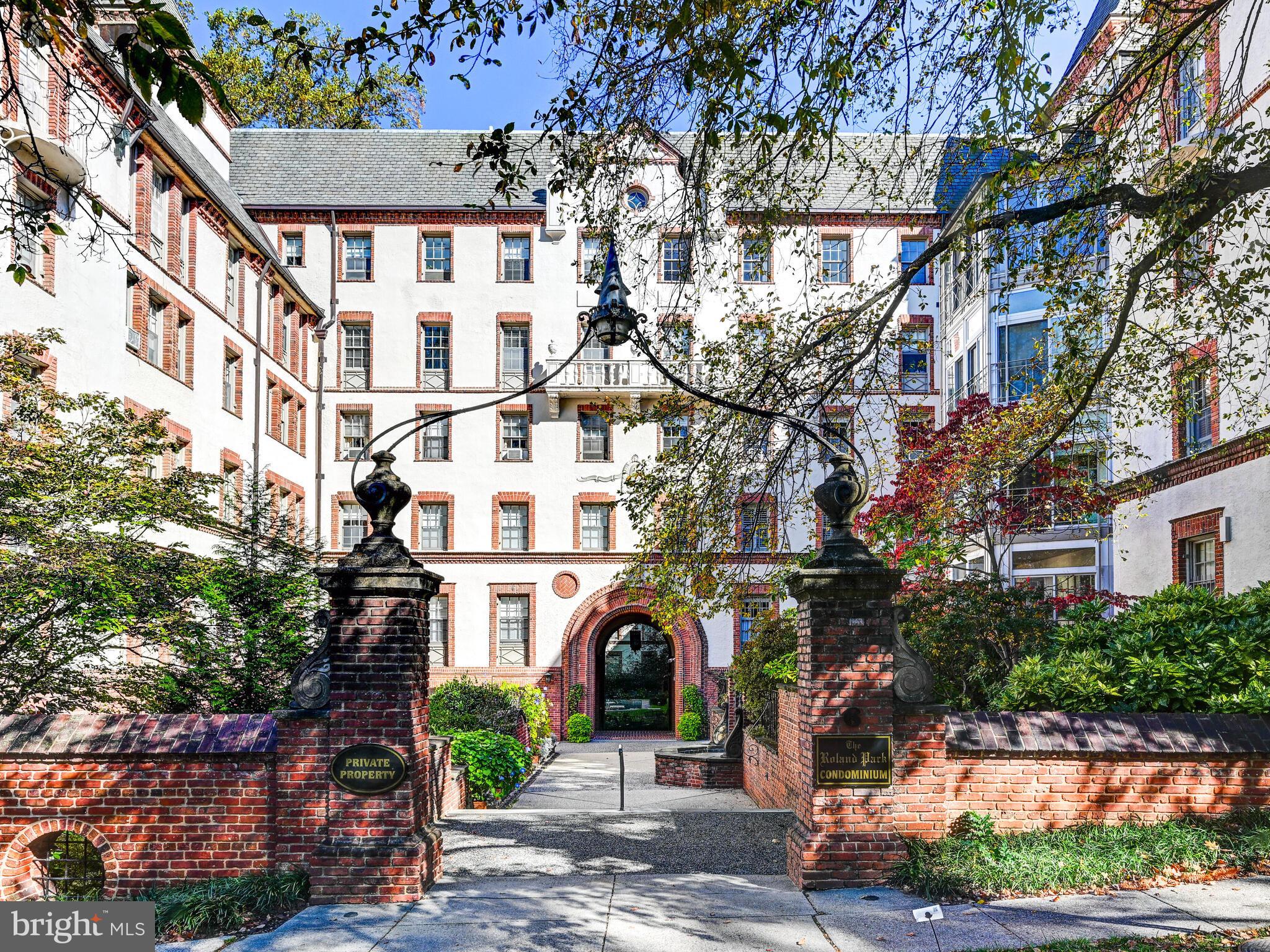 ROLAND PARK - Residential