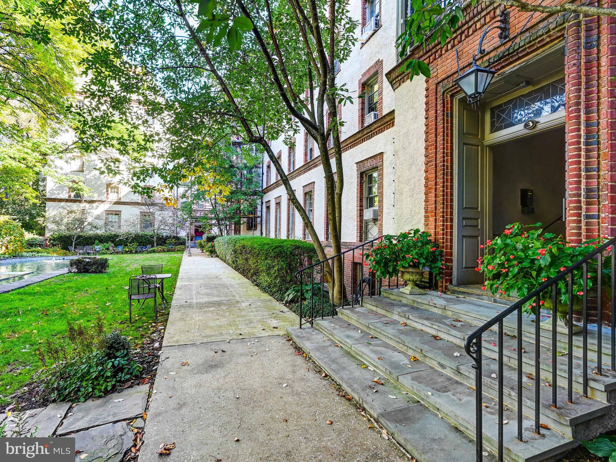 ROLAND PARK - Residential
