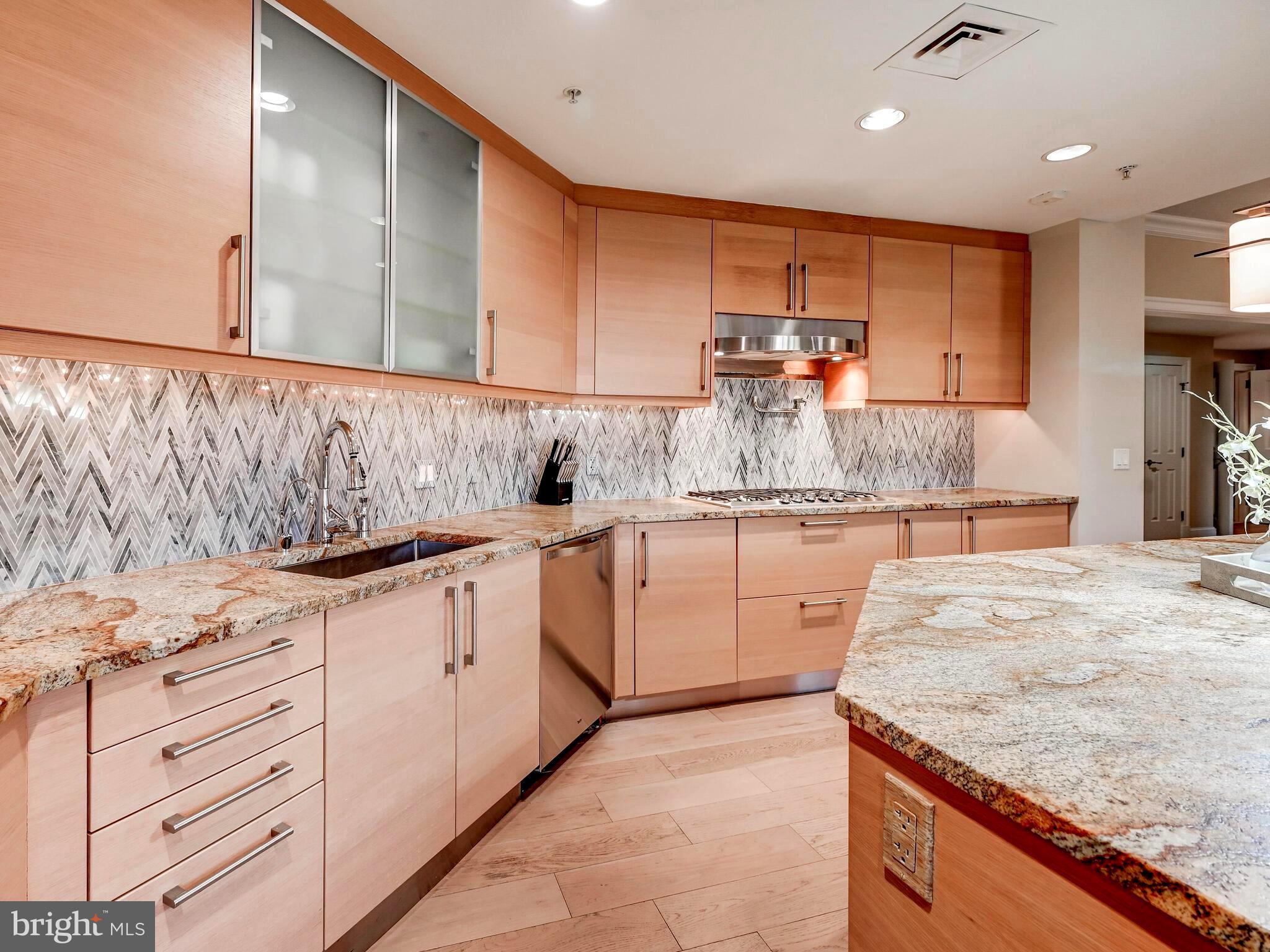 THE RITZ-CARLTON RESIDENCES - Residential