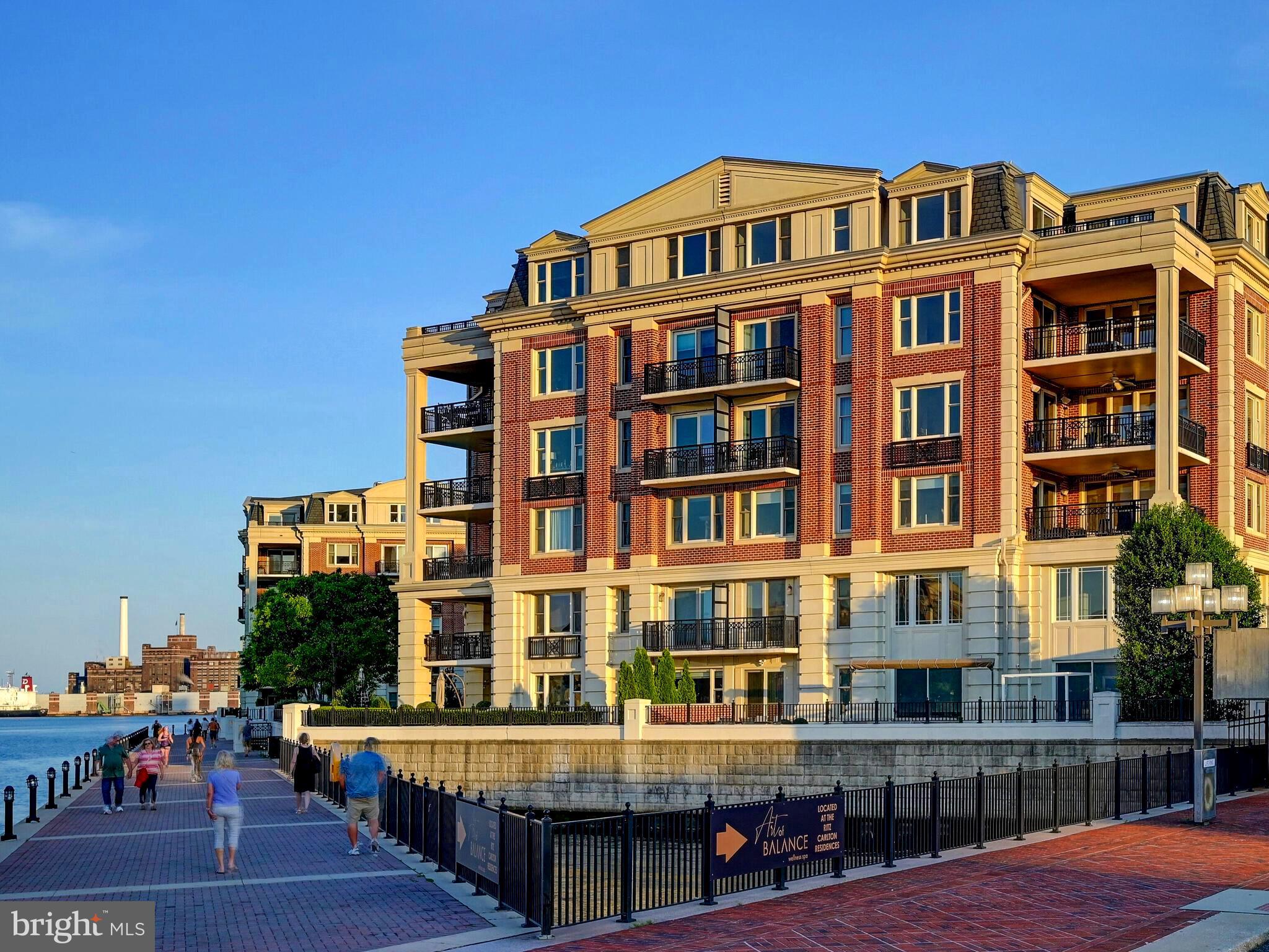 THE RITZ-CARLTON RESIDENCES - Residential