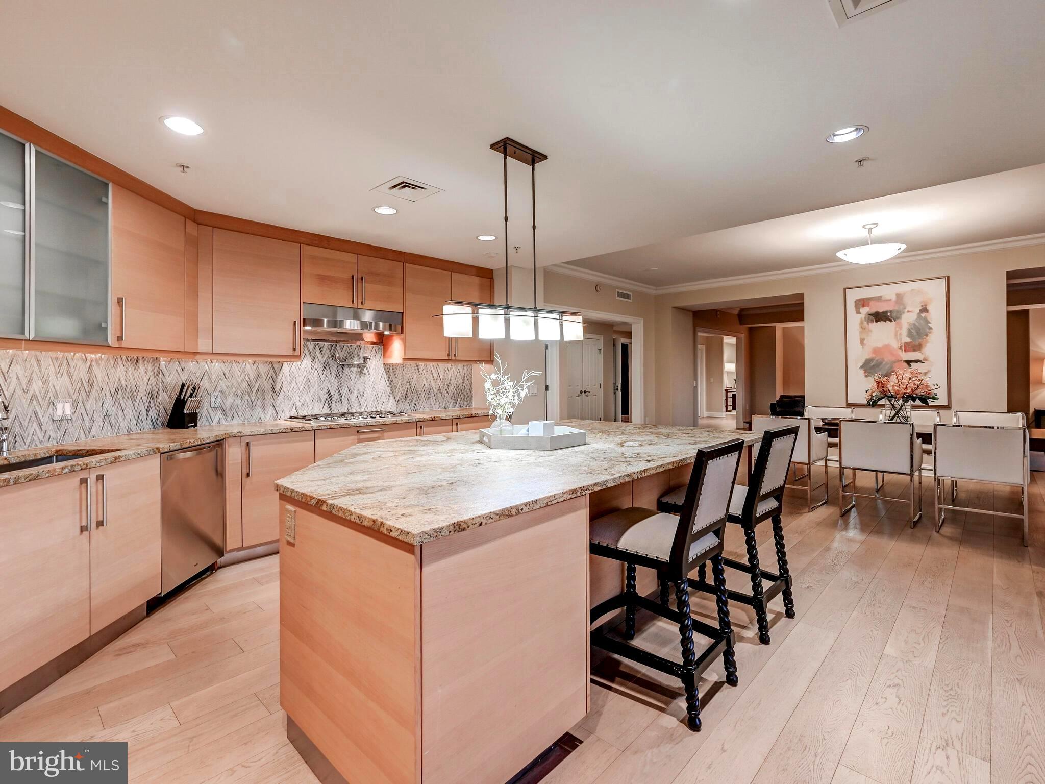 THE RITZ-CARLTON RESIDENCES - Residential