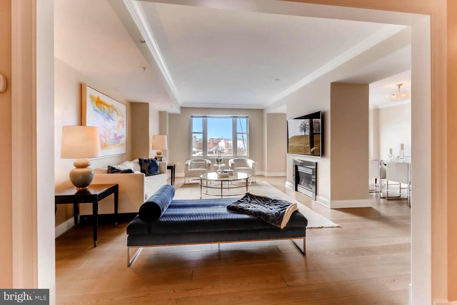 THE RITZ-CARLTON RESIDENCES - Residential