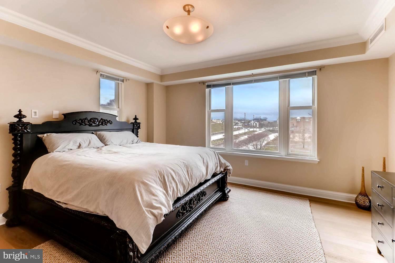 THE RITZ-CARLTON RESIDENCES - Residential