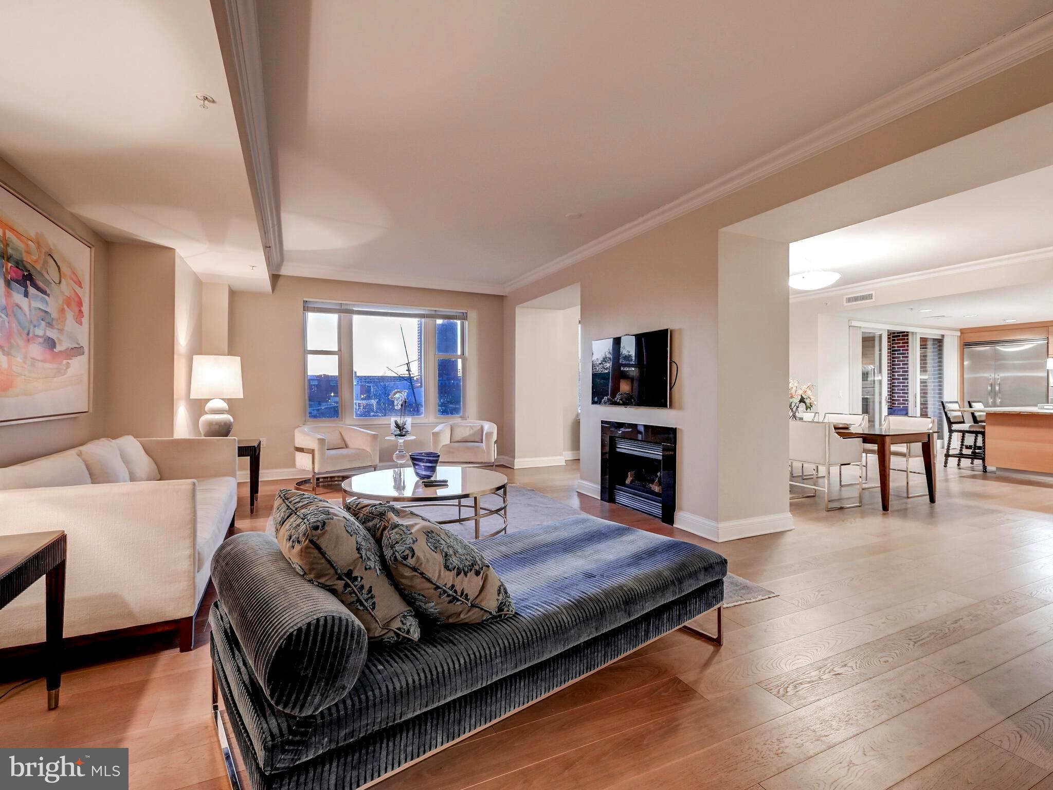 THE RITZ-CARLTON RESIDENCES - Residential