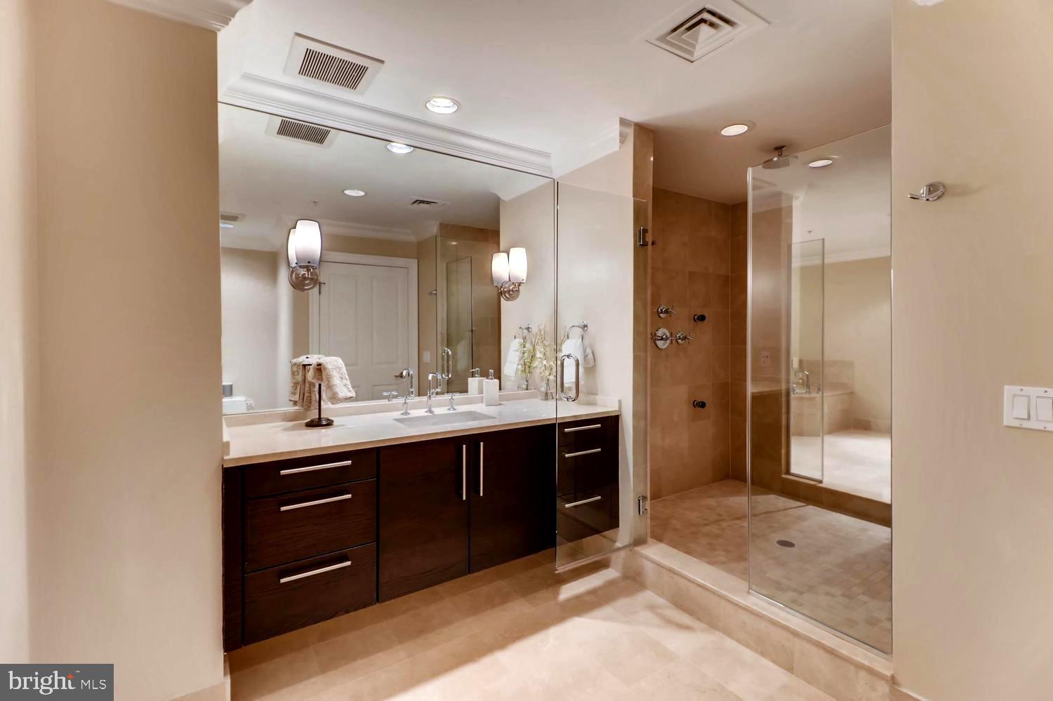 THE RITZ-CARLTON RESIDENCES - Residential