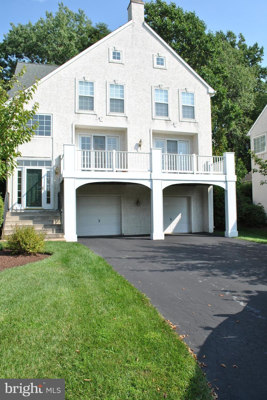 Welcome to Somerset Lake; a magnificent lake community that is cradled in a secluded wooded valley only minutes from Wilmington, Newark and West Chester. This 3 Bdrm/2.1 Ba End Carriage Home is an easy walk to the lake and clubhouse where you can enjoy sailing, fishing, canoeing, swimming, tennis, and much more. This home features an updated  kitchen with granite countertops, stainless appliances and large eat-in area. The master suite has ample closet space including two walk-in closets and a large bath with double vanity, soaking tub and separate shower. There is a deck overlooking lake  for easy entertaining. You'll love this lifestyle. Don't miss this opportunity to live in this resort communit