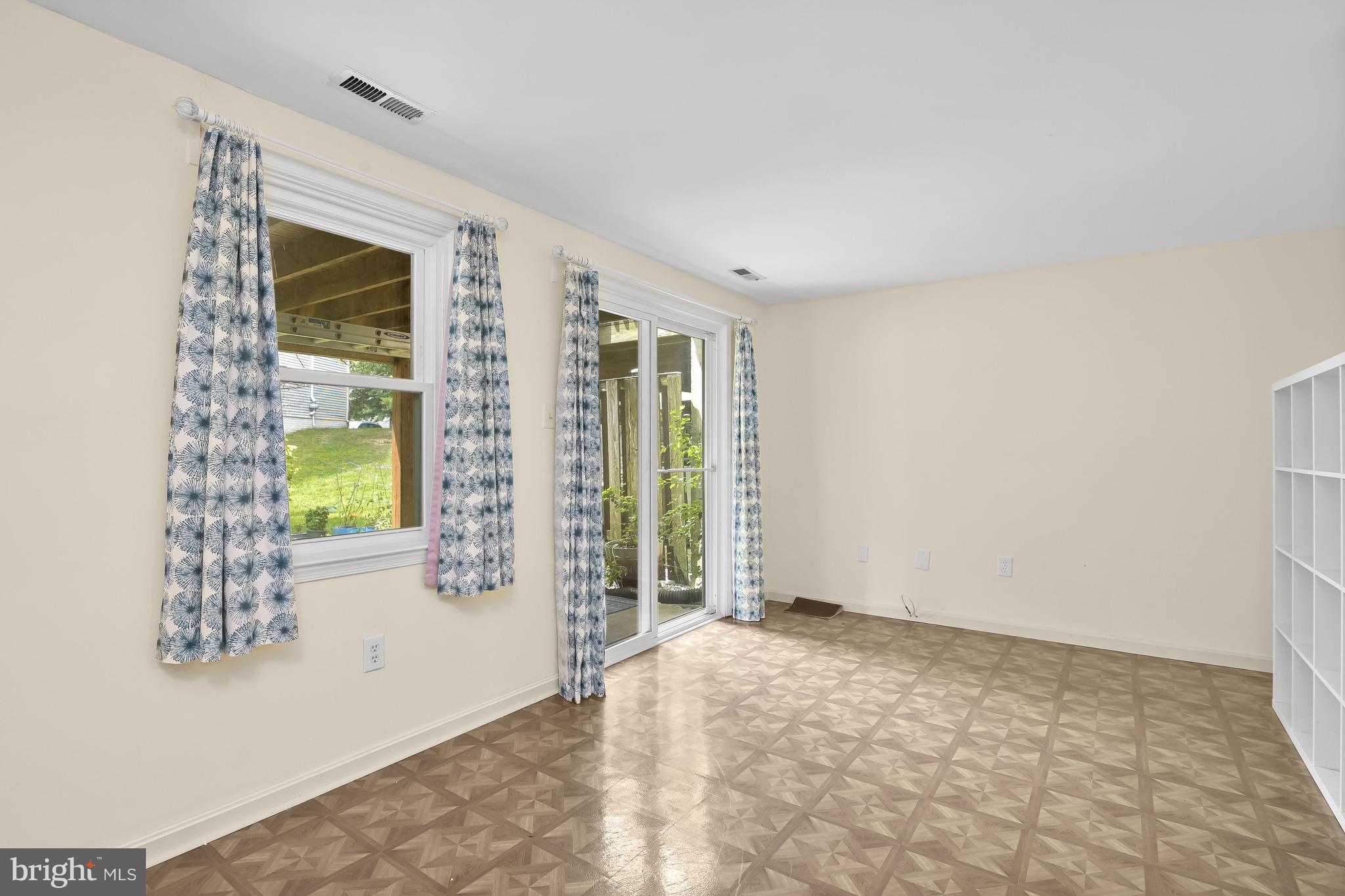 LAUREL LAKES PLAT 2 - Residential