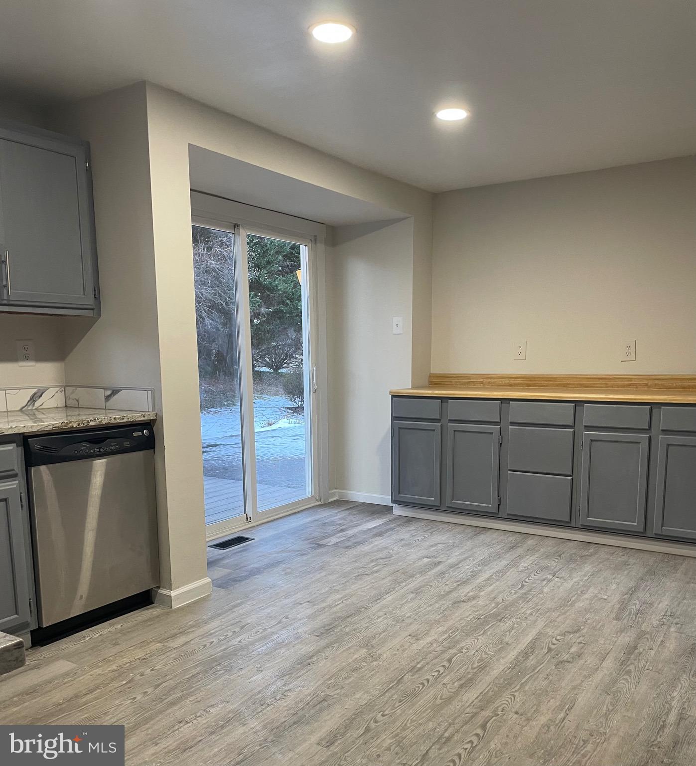 SPRING MEADOW - Residential