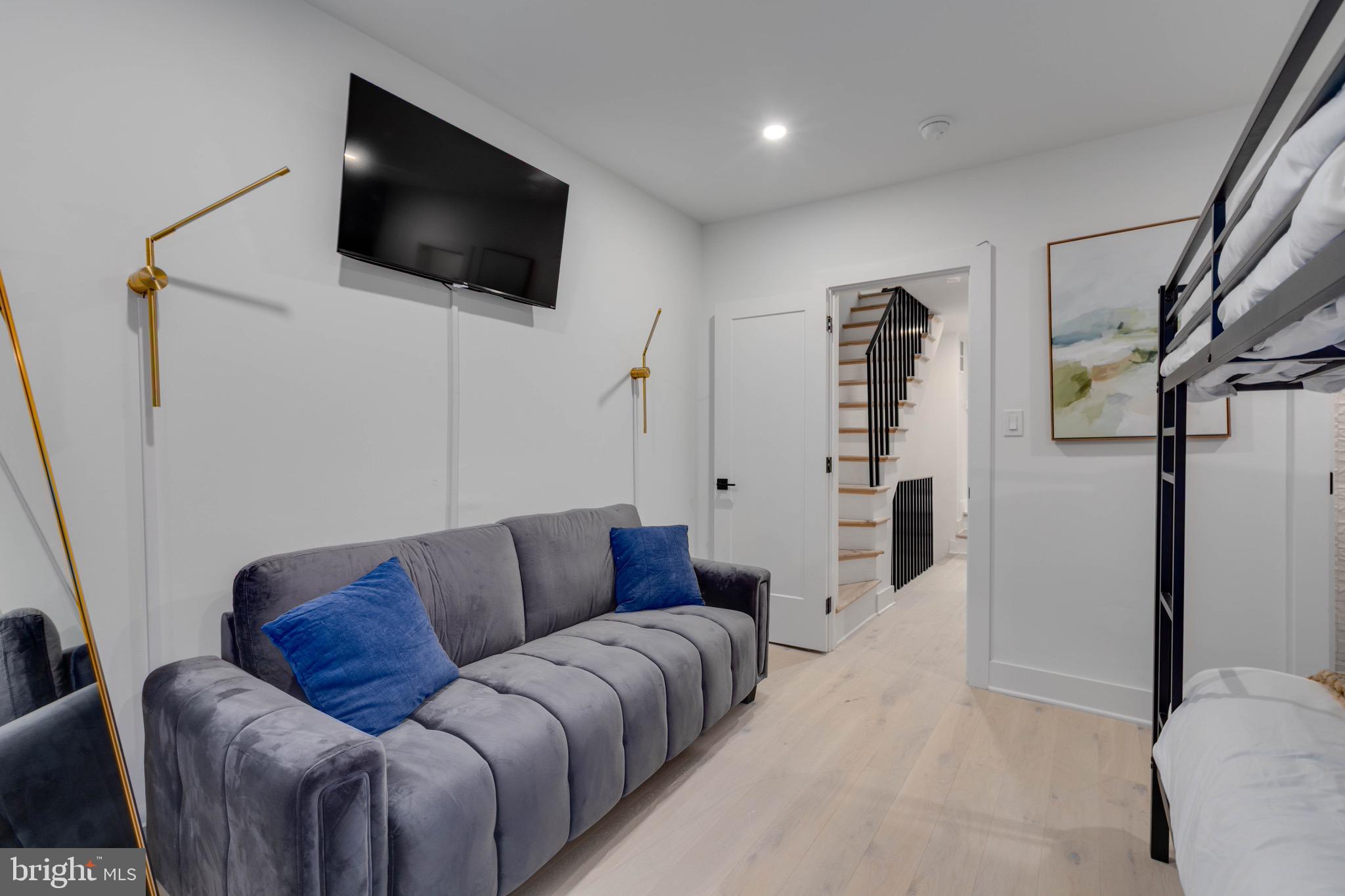 FAIRMOUNT - Residential Lease