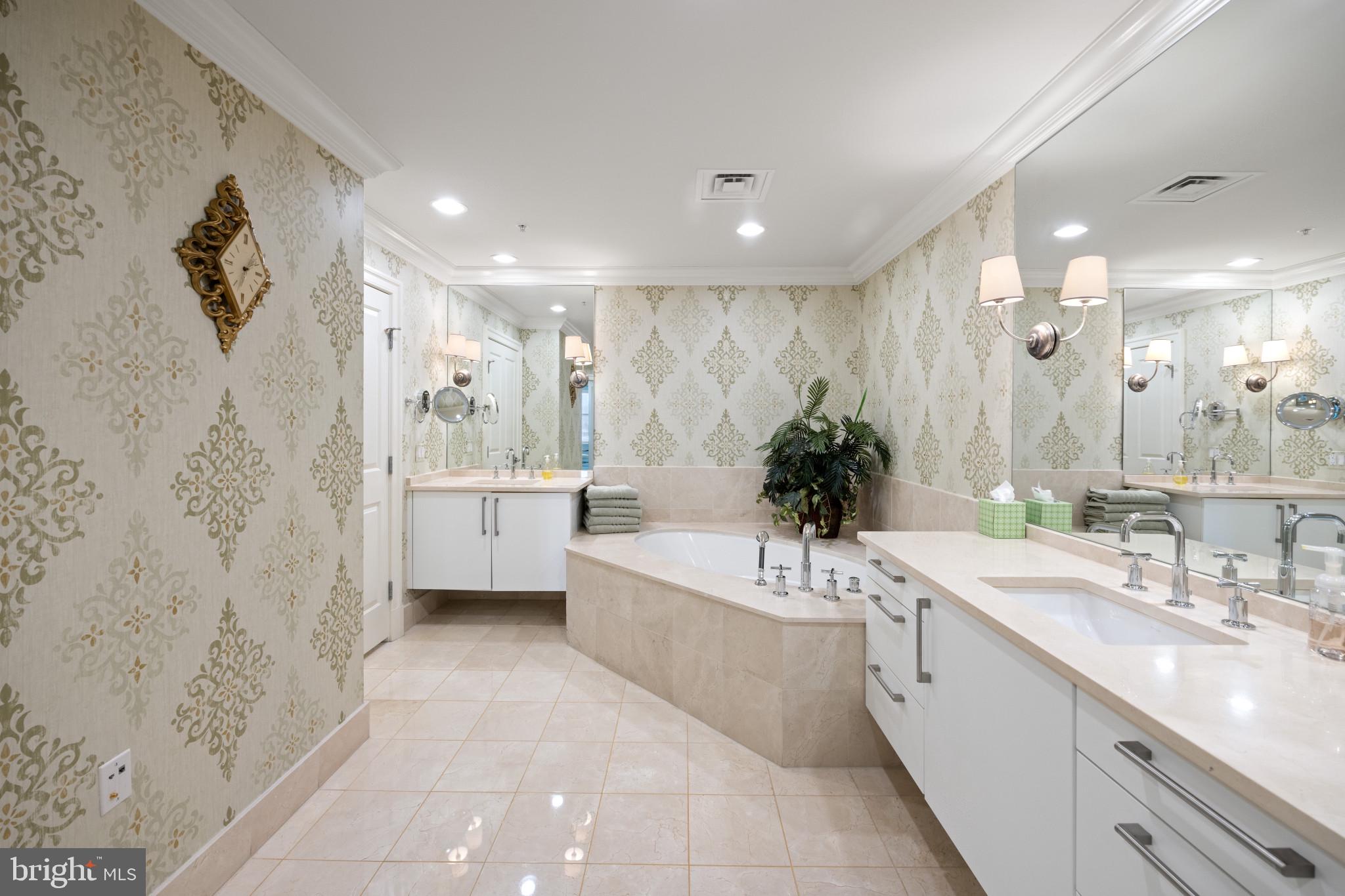 THE RITZ-CARLTON RESIDENCES - Residential