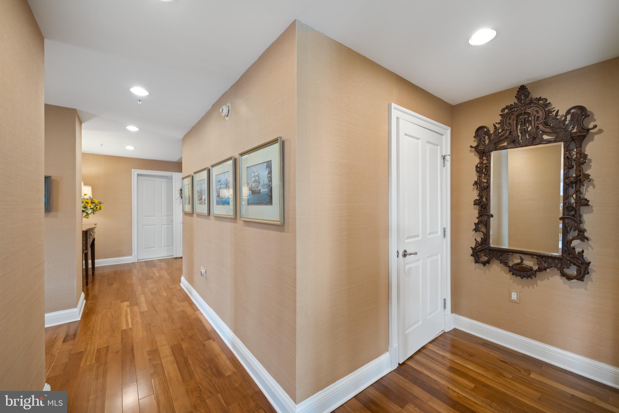 THE RITZ-CARLTON RESIDENCES - Residential